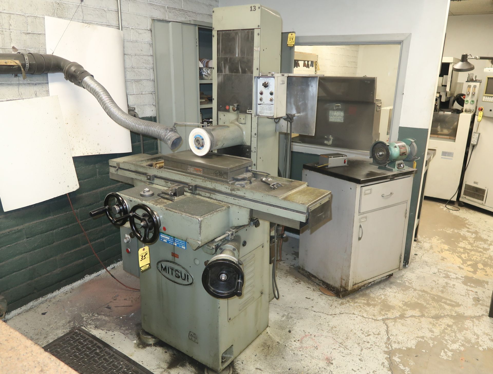 MITSUI SURFACE GRINDER W/ MINATRON MAGNETIC CHUCK CONTROL 8"X18" MDL. 250MH SN. 33082821