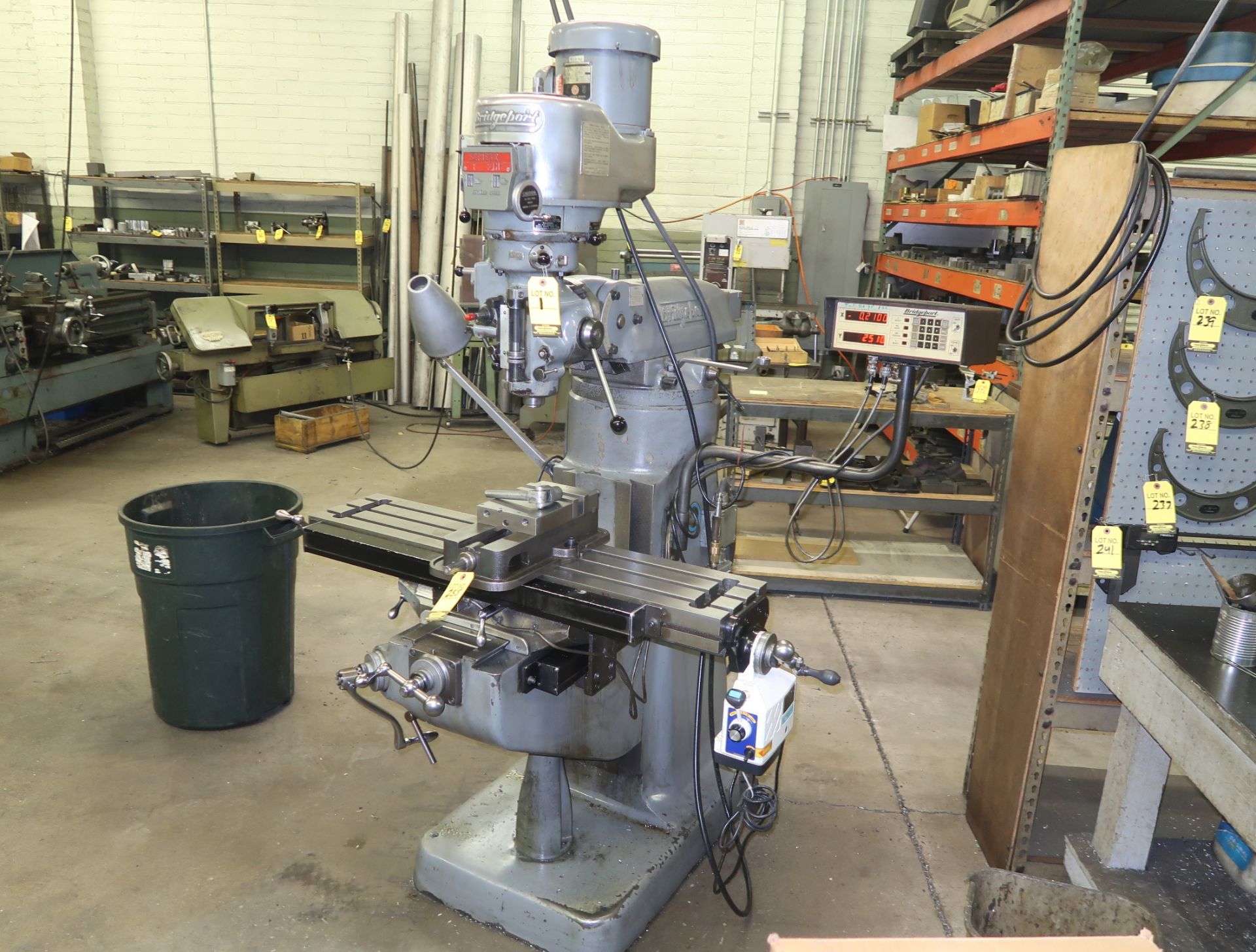 BRIDGEPORT VERTICAL MILL W/ POWER FEED ON TABLE, 2 AXIS DRO SN. 195606