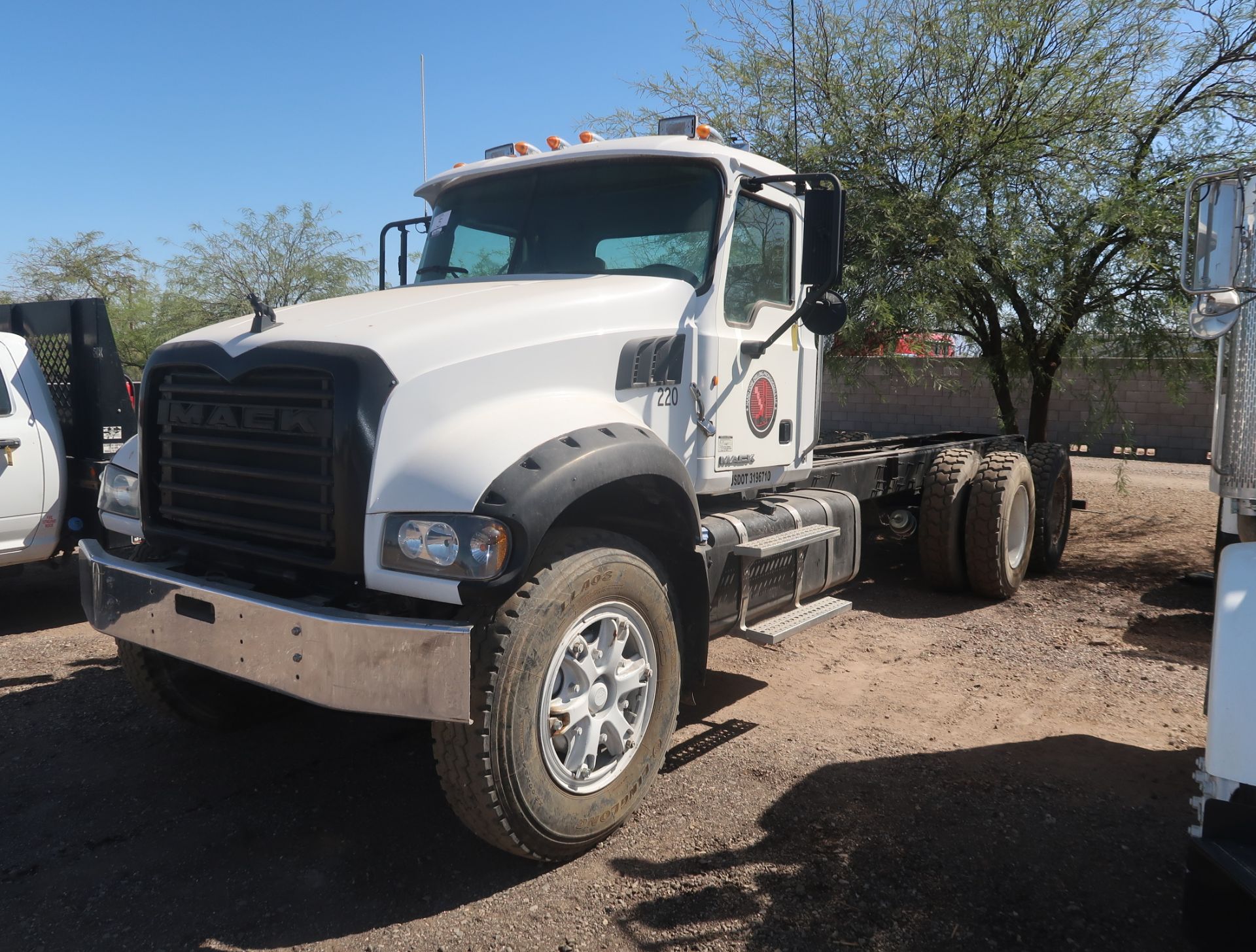 2013 MACK GU713, MACK MP7 ENGINE, EATON FULLER 8-SPEED + LO & LO-LO, VIN. 1M2AX04C9DM017278, ODOM: