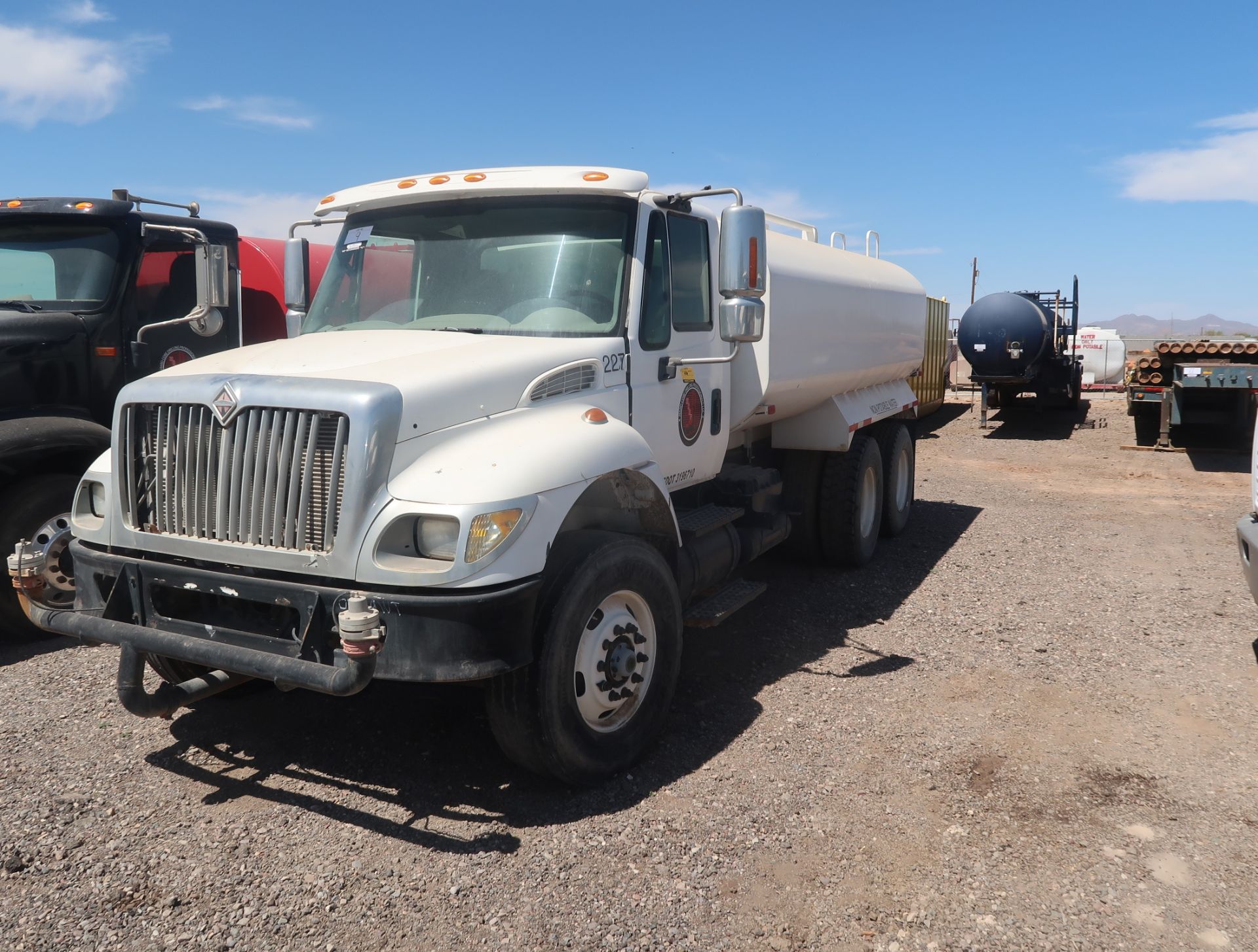 2006 INTERNATIONAL 7400 SBA 6X4, 4000 GAL. WATER TRUCK, AUTOMATIC GVWR 52000, VIN.