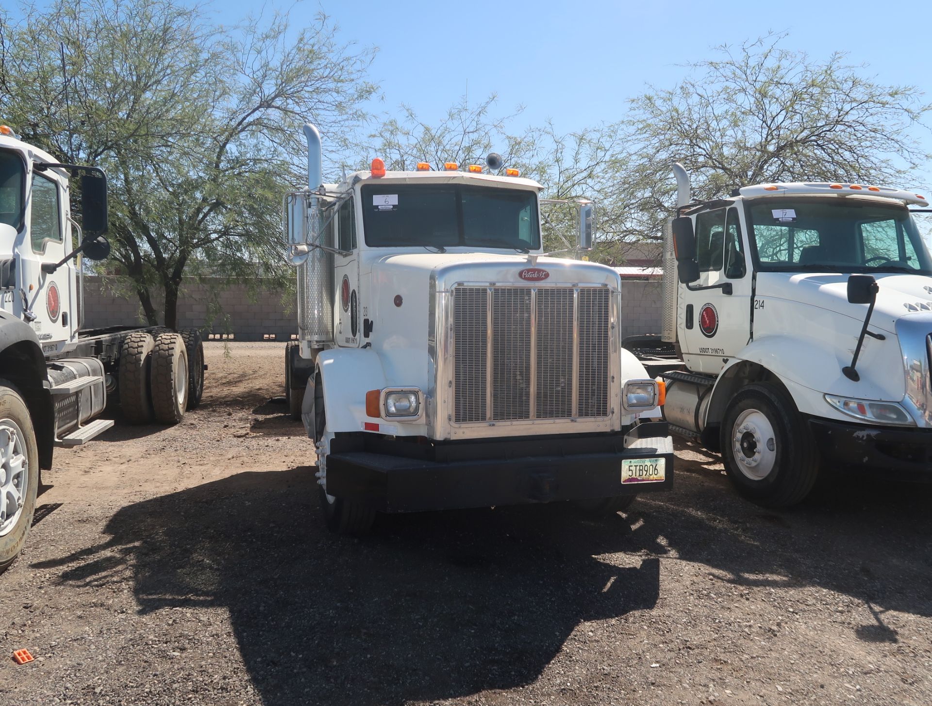 2001 PETERBILT 378, TRUCK TRACTOR, SLEEPER, GVWR 52000, EATON FULLER 8-SPEED + LO & LO-LO, VIN. - Image 12 of 12