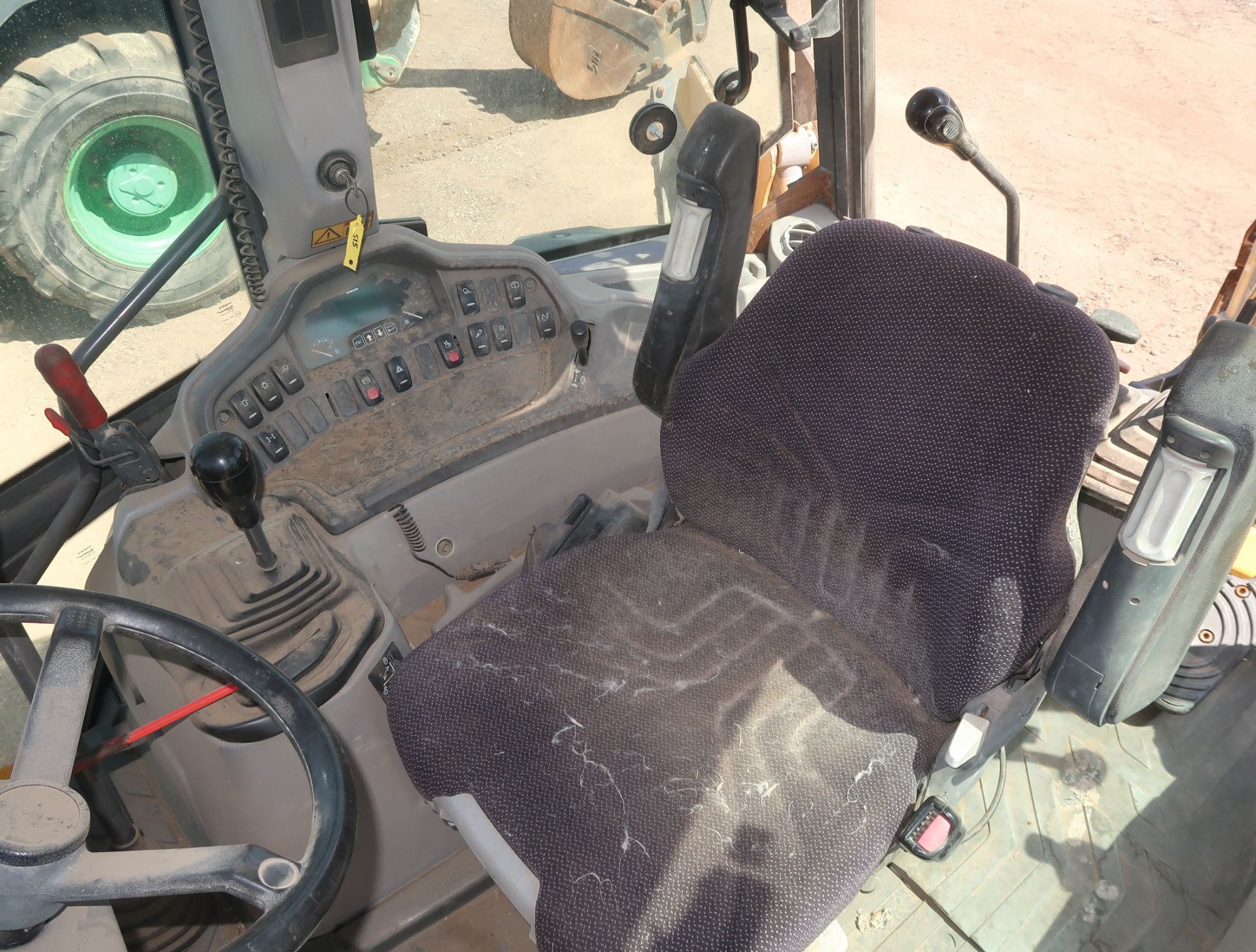 VOLVO BL60B BACKHOE, ROPS ENCLOSED, PIN. VCE0B60BT02121578, HRS. 1702 - Image 5 of 10