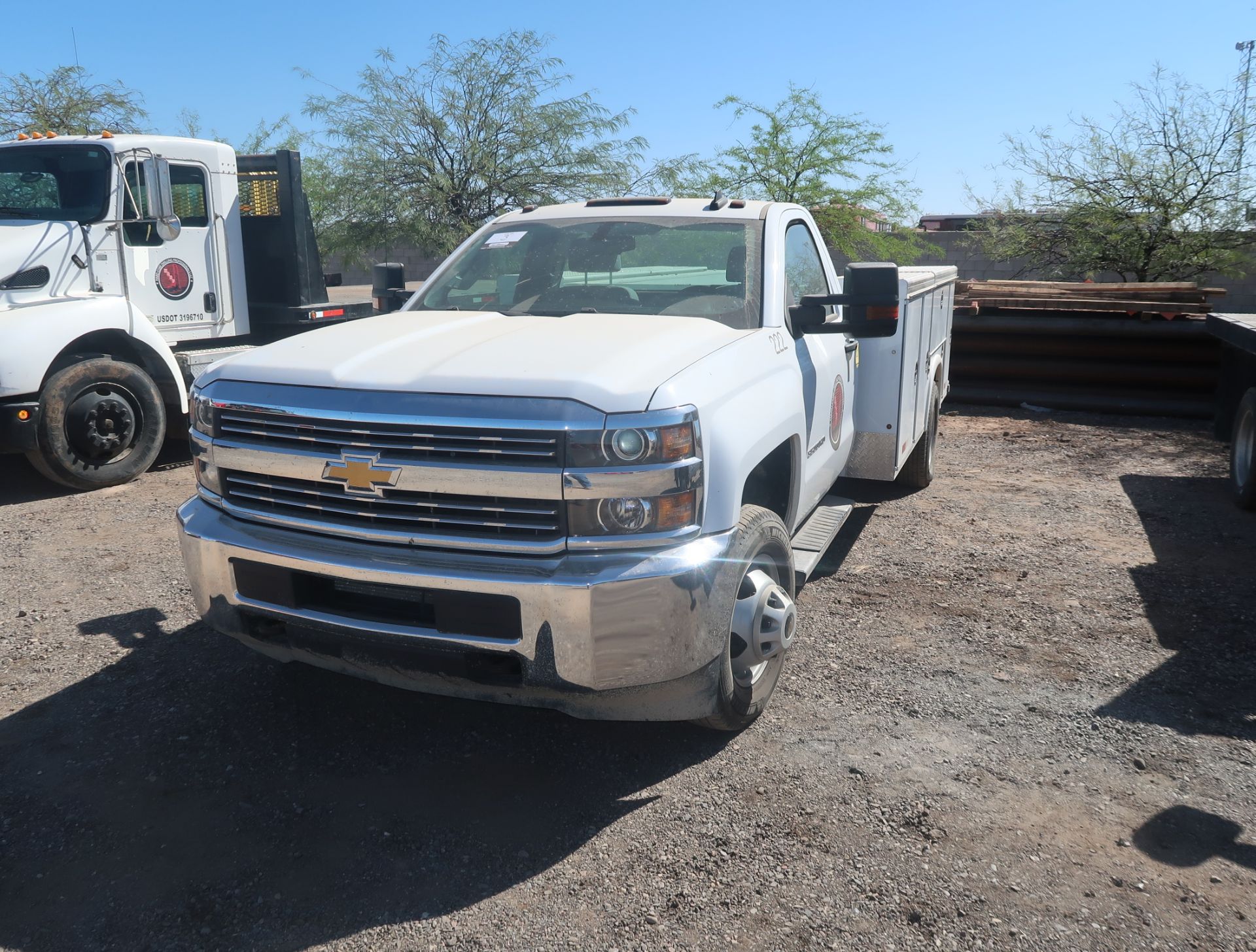 2018 CHEVROLET 3500 HD, REG CAB, ROYAL UTILITY BED, VORTEC ENGINE, DUALLY, AUTOMATIC TRANS, VIN. - Image 11 of 11