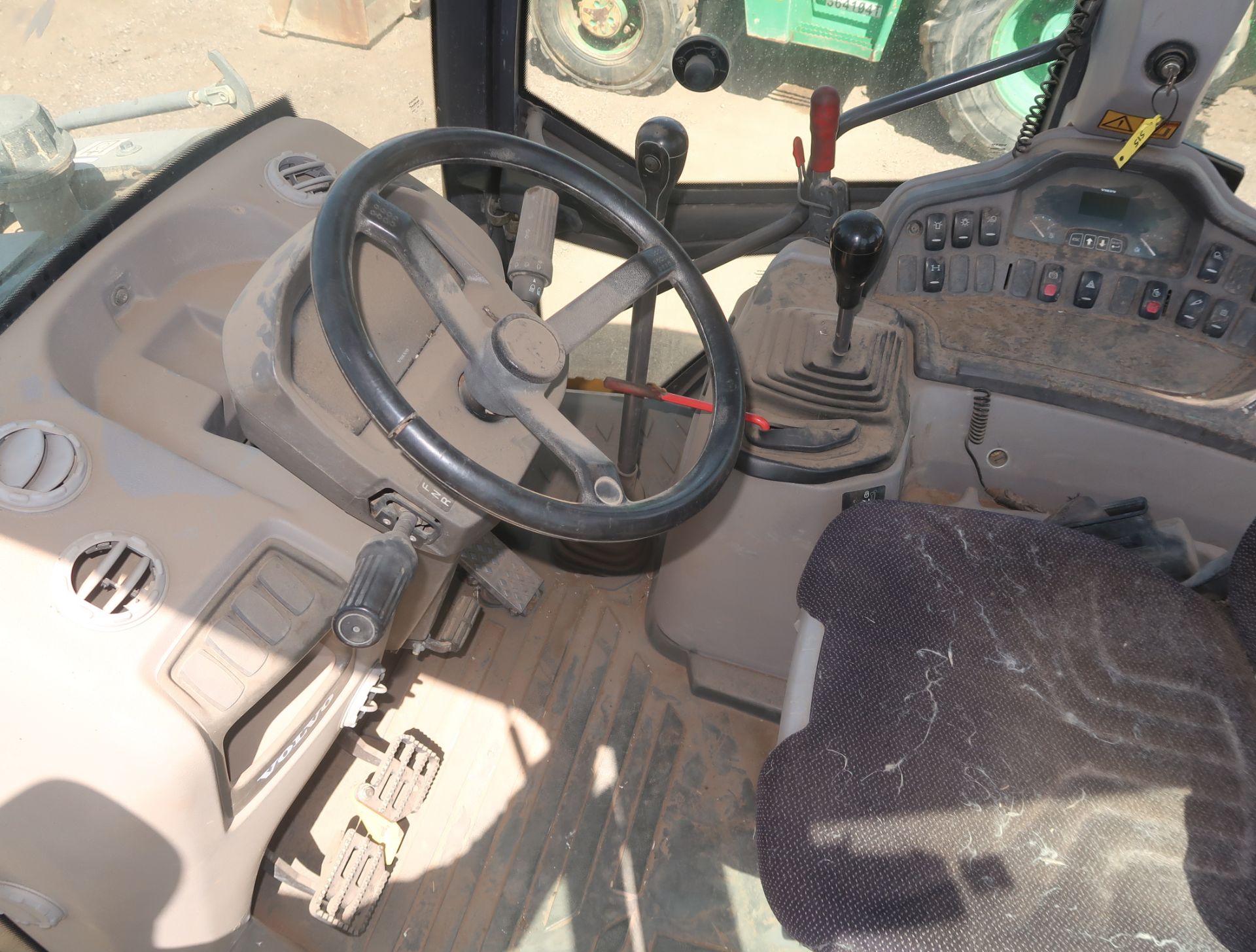 VOLVO BL60B BACKHOE, ROPS ENCLOSED, PIN. VCE0B60BT02121578, HRS. 1702 - Image 6 of 10