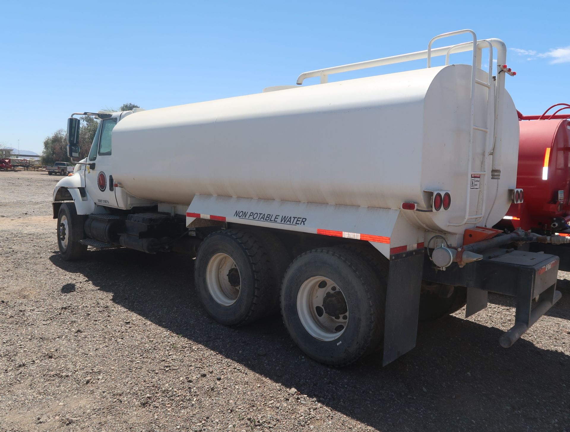 2006 INTERNATIONAL 7400 SBA 6X4, 4000 GAL. WATER TRUCK, AUTOMATIC GVWR 52000, VIN. - Image 5 of 10