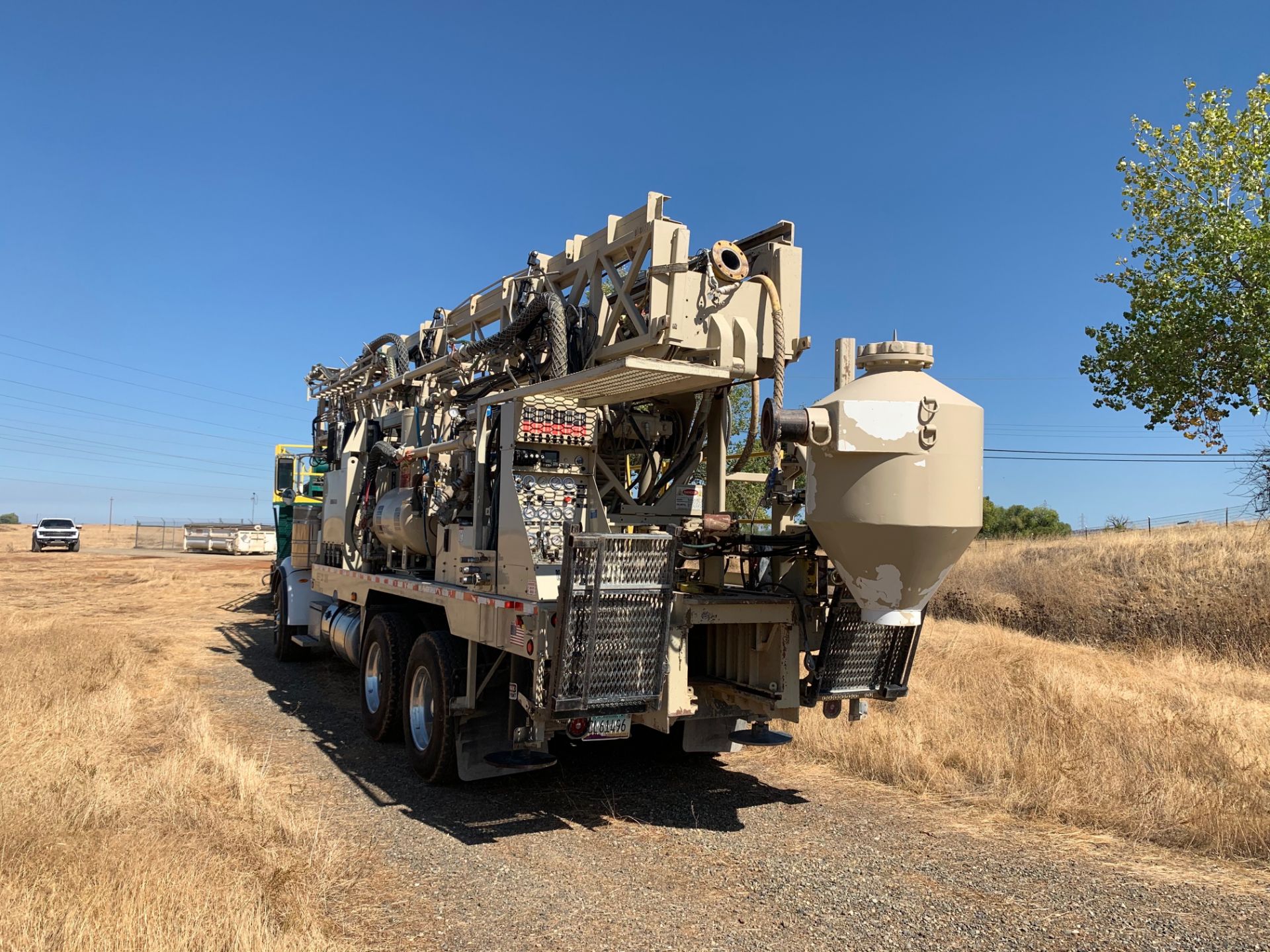 2017 GEFCO 30K DRILL RIG, OPERATING HOURS: 2,338; 30,000 PULL-BACK, INSTALLED HYDRAULIC 3X4 MISSION - Image 5 of 25