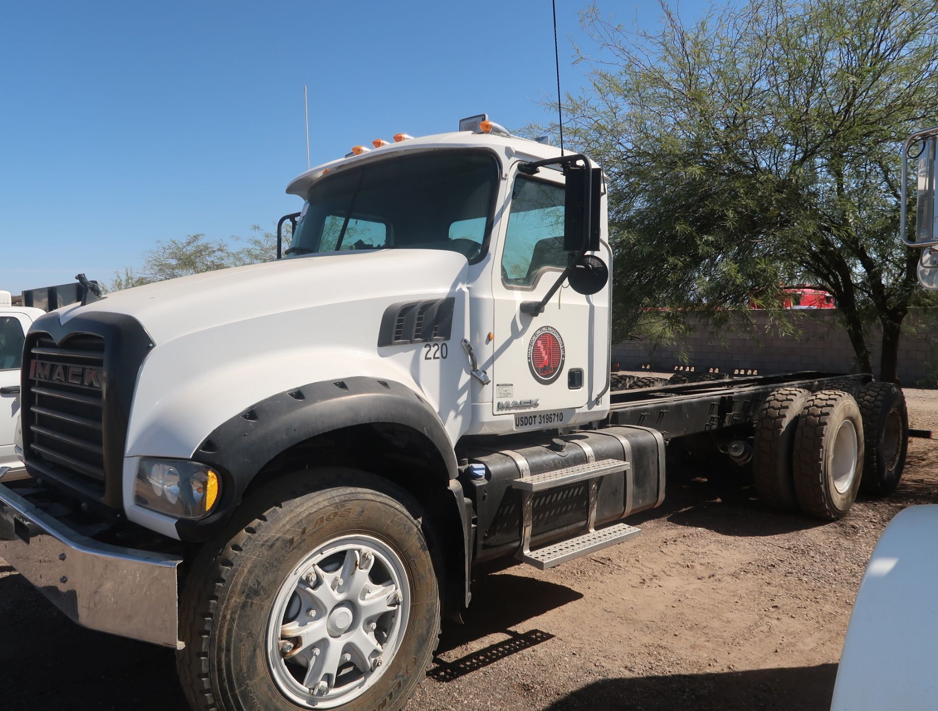 2013 MACK GU713, MACK MP7 ENGINE, EATON FULLER 8-SPEED + LO & LO-LO, VIN. 1M2AX04C9DM017278, ODOM: - Image 10 of 10