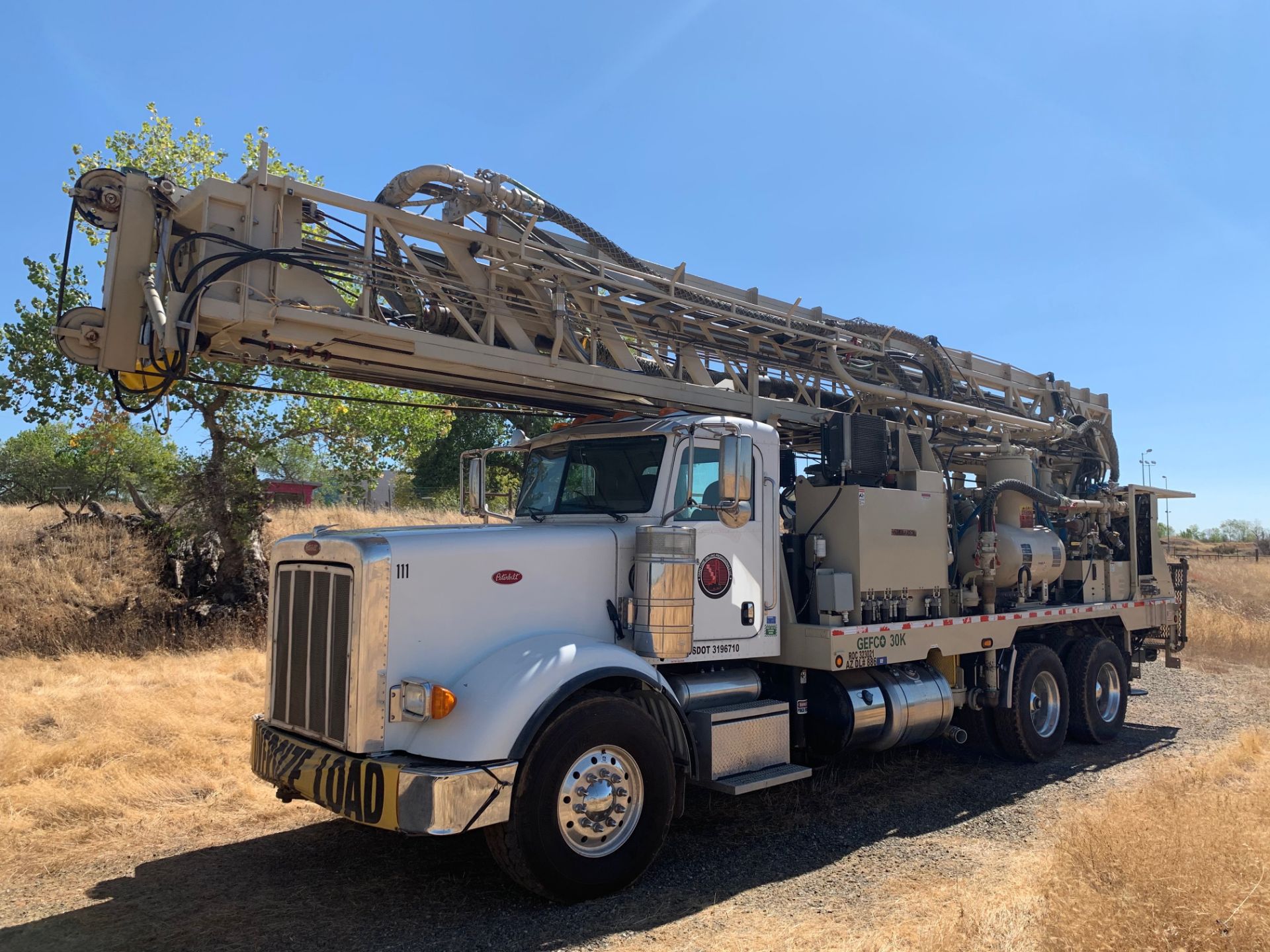 2017 GEFCO 30K DRILL RIG, OPERATING HOURS: 2,338; 30,000 PULL-BACK, INSTALLED HYDRAULIC 3X4 MISSION