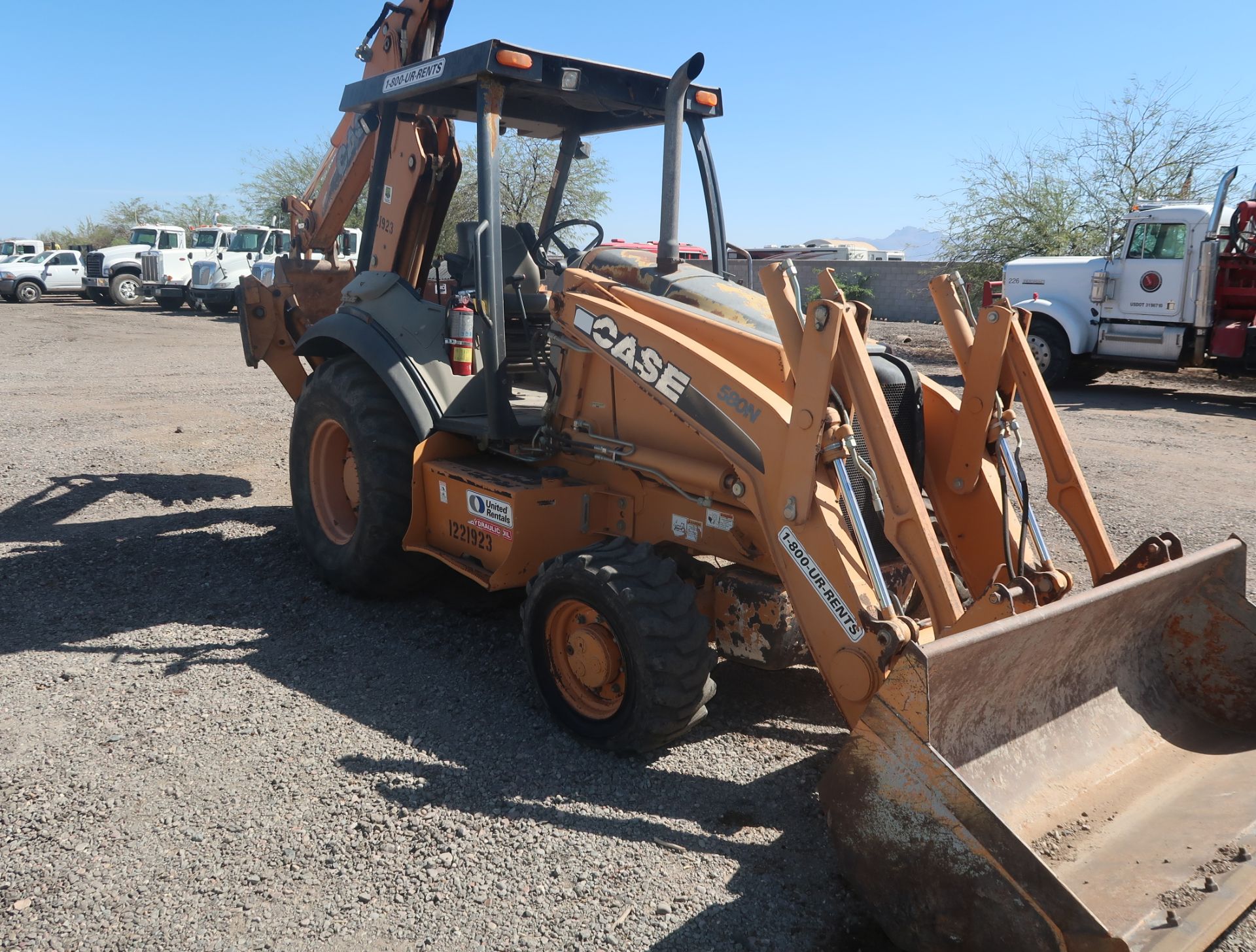 2011 CASE 580N, ROPS, JJGN580NVBC540868, HRS. 2839 - Image 4 of 6