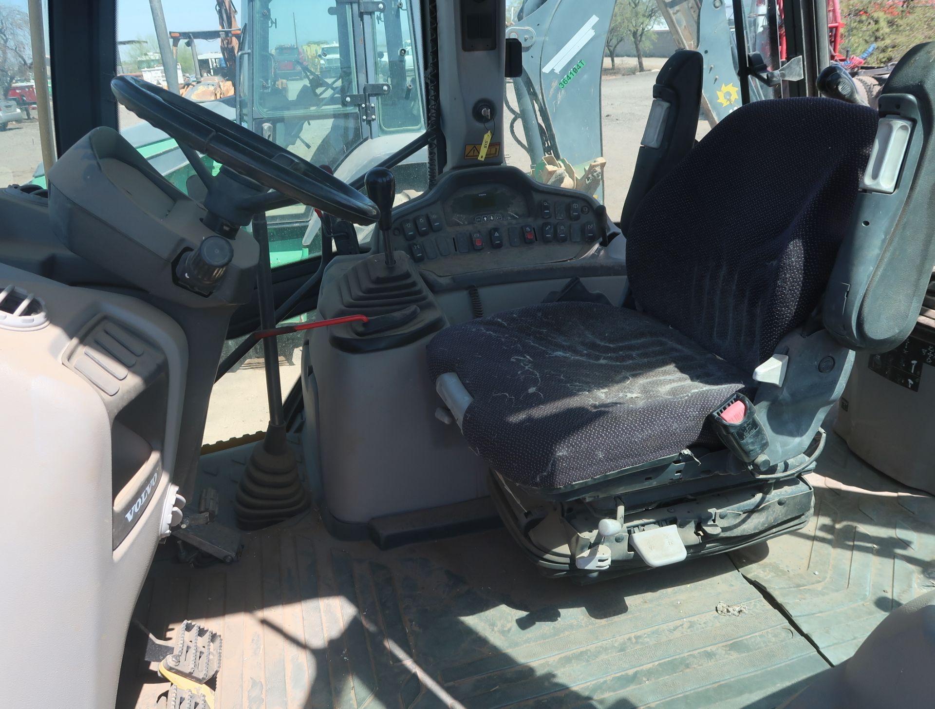 VOLVO BL60B BACKHOE, ROPS ENCLOSED, PIN. VCE0B60BT02121578, HRS. 1702 - Image 3 of 10