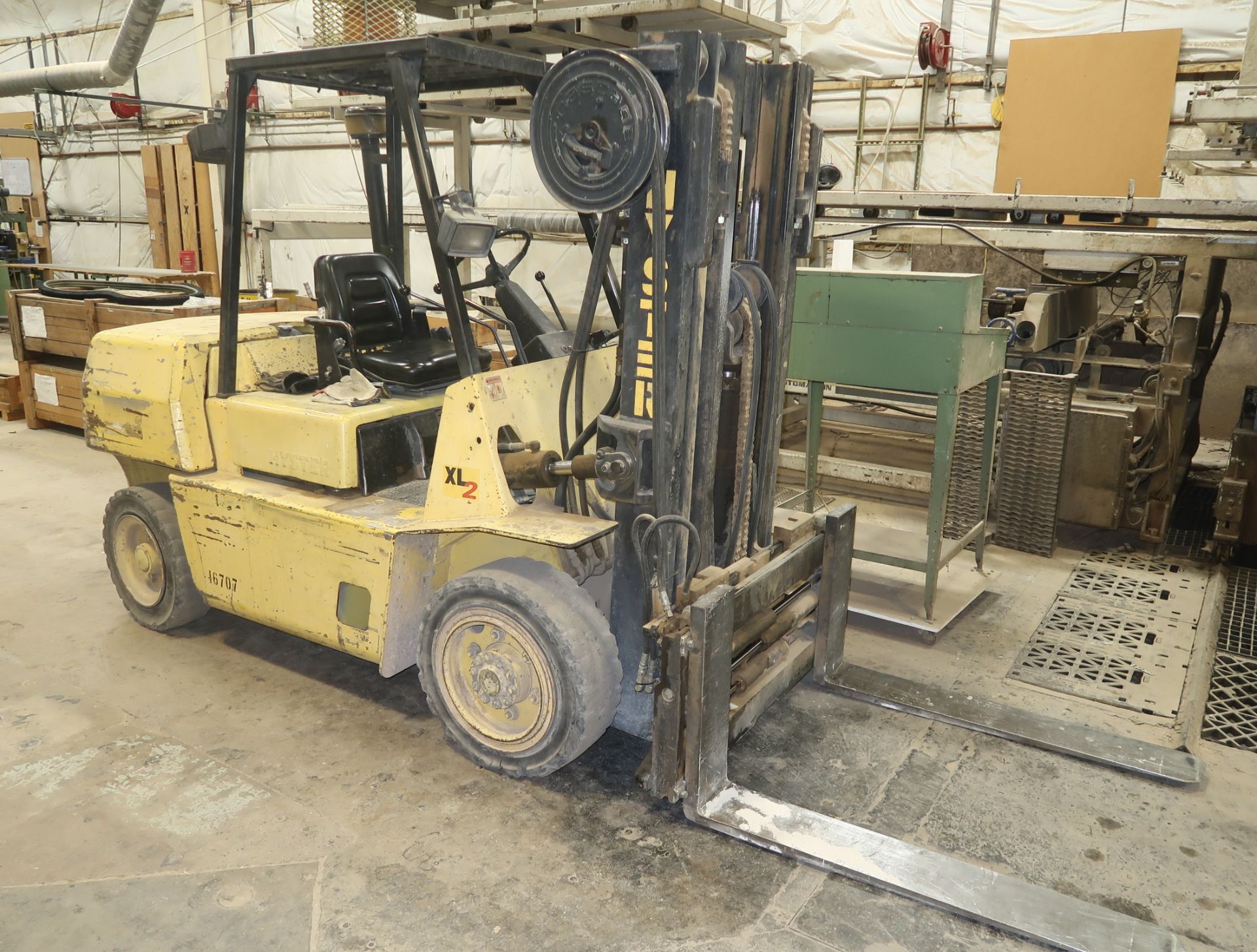 HYSTER H80XL2 8000# FORKLIFT, GAS, 3-STAGE MAST, FORK POSITIONER, SOLID CUSHION TIRE