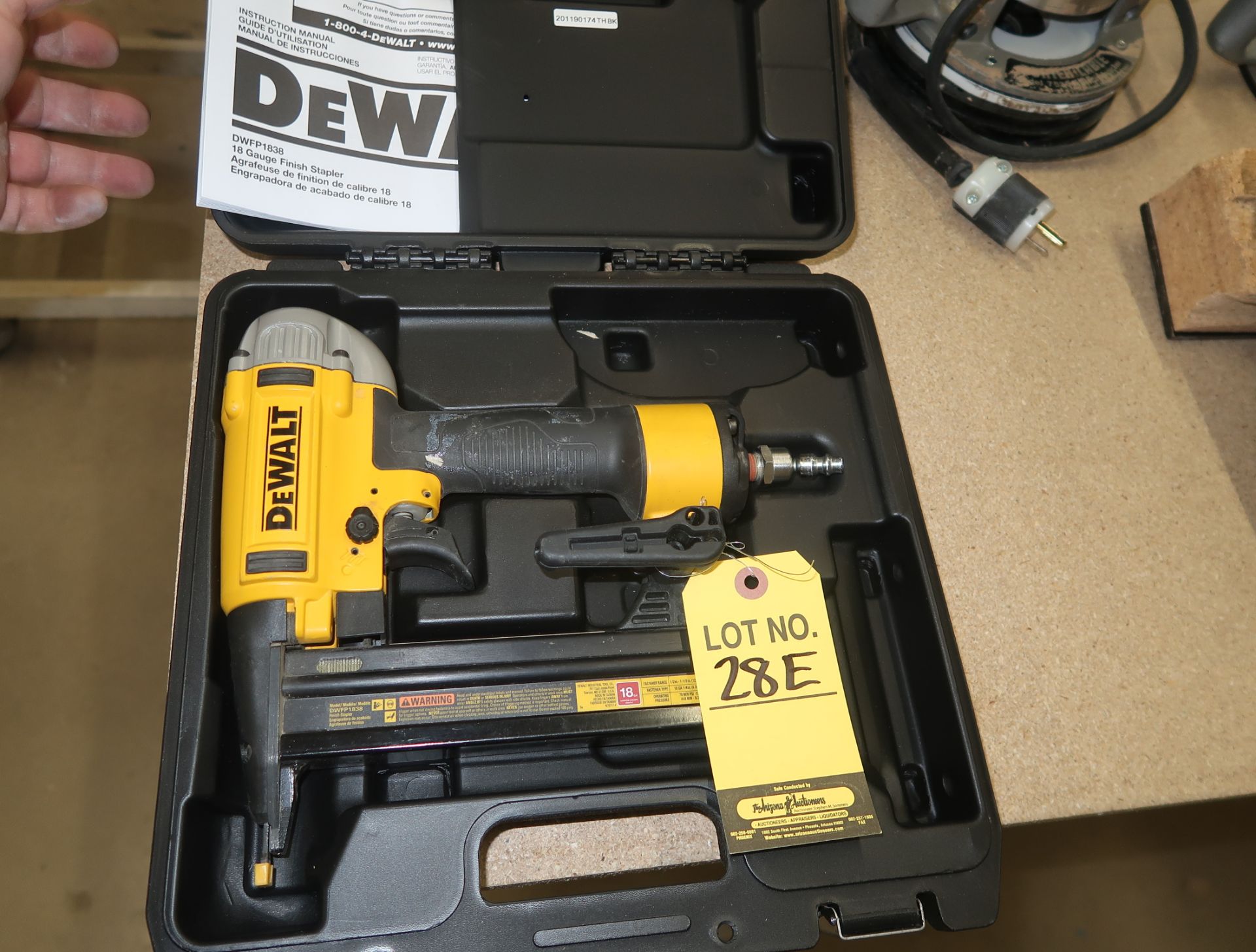 DEWALT 18GA FINISH STAPLER W/CASE, MDL. DEFP1838