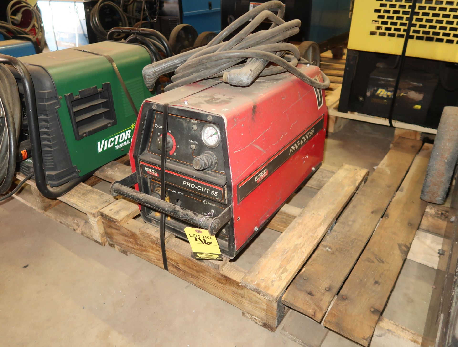 LINCOLN ELECTRIC PRO CUT 55 PLASMA CUTTER SN. U1990827007