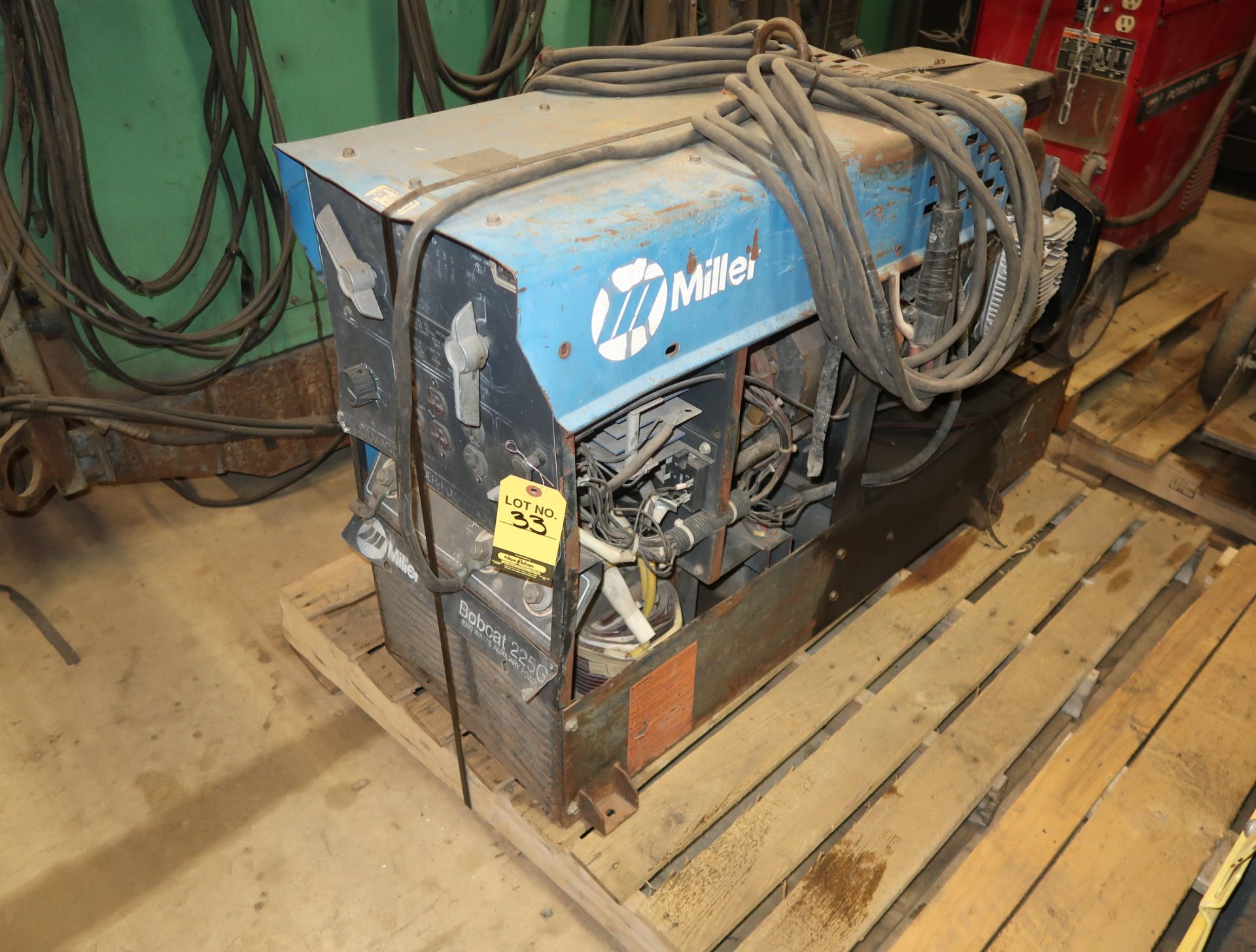 MILLER BOBCAT 225G WELDER