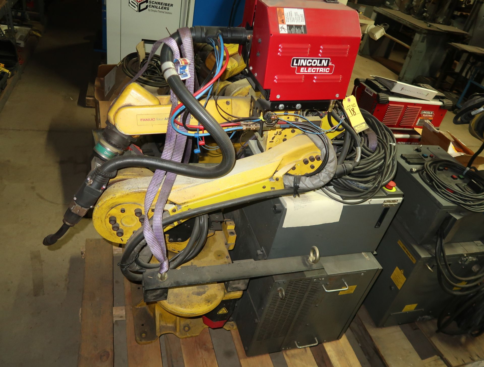 FANUC ROBOT ARC MATE 100I W/ LINCOLN 4R220 AUTODRIVE, LINCOLN R350 POWERWAVE - Image 5 of 9