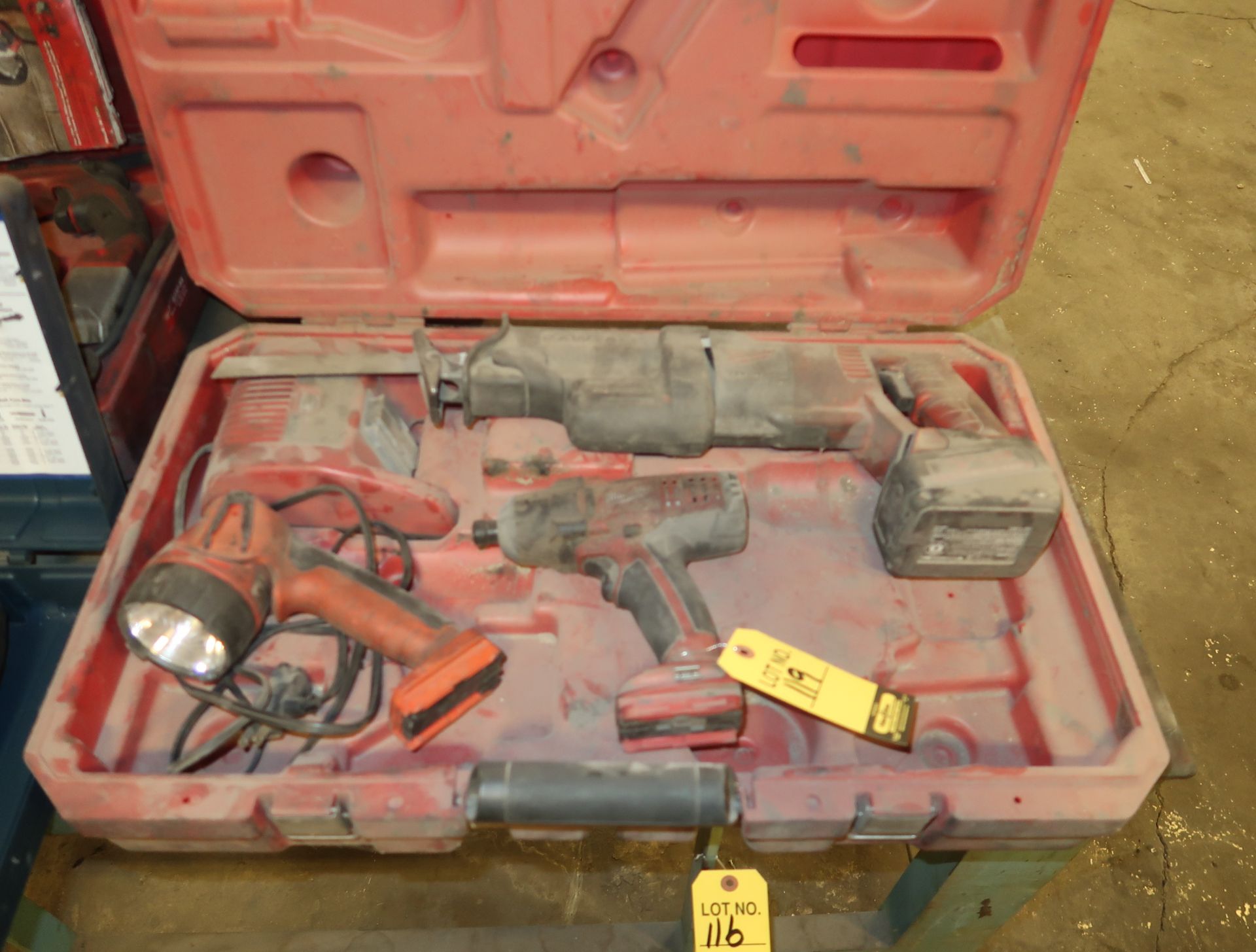 LOT MILWAUKEE CORDLESS TOOL SET