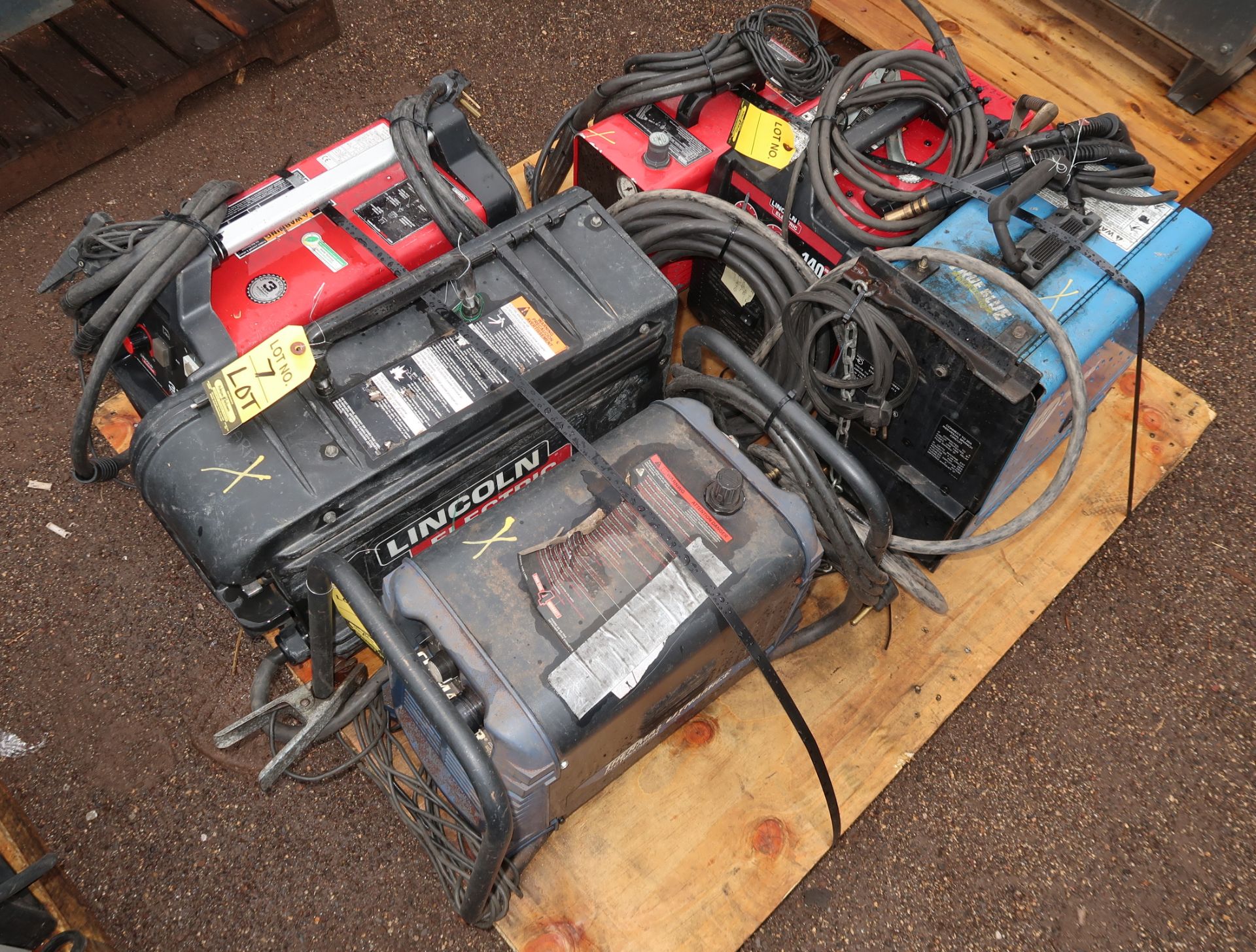 LOT WELDERS & PLASMA CUTTERS; LINCOLN 140 WELD PAK, LINCOLN 375 AIR TOMAHAWK, CUTMASTER 39,