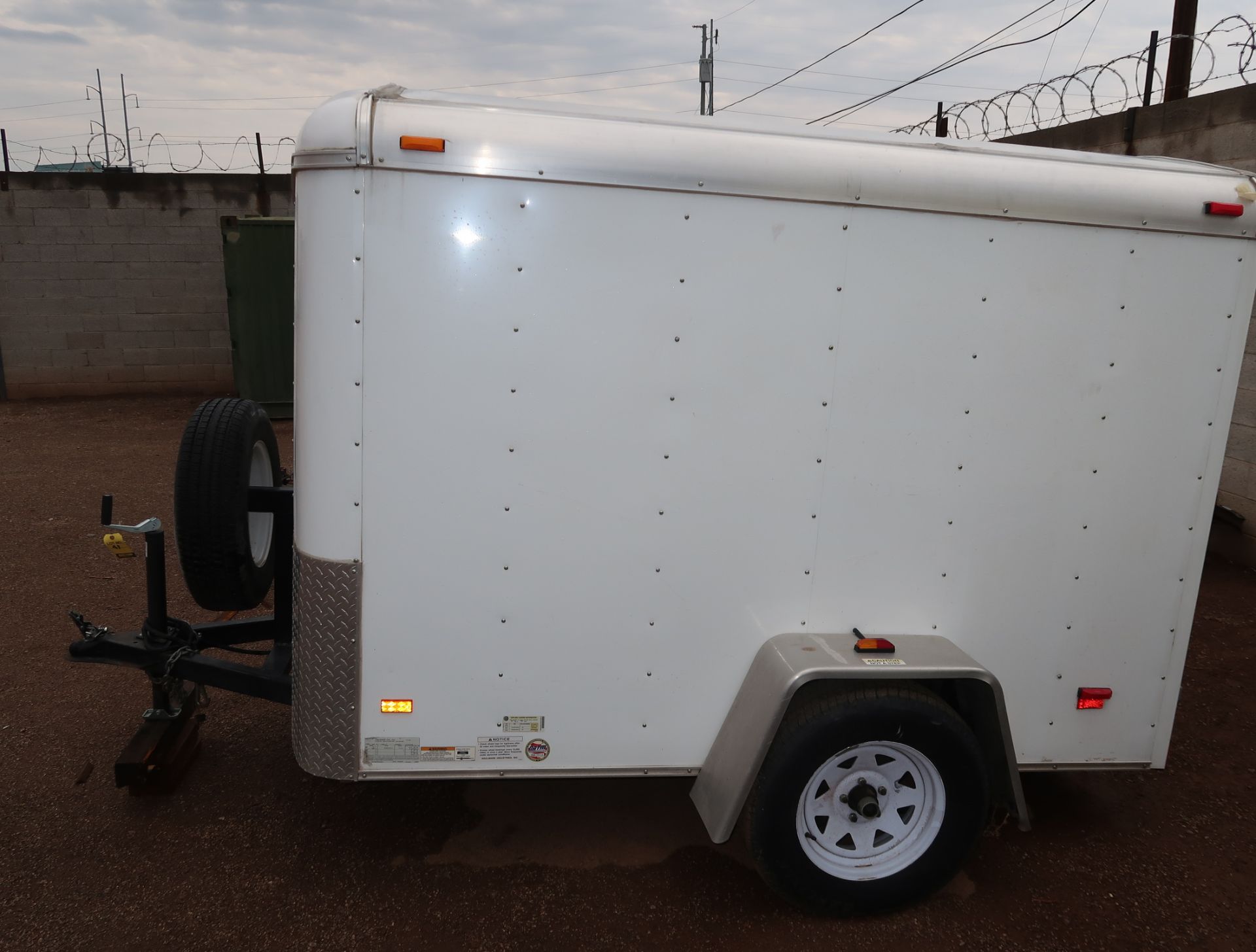 HALLMARK TRAILER SINGLE AXLE 3000LB 2" BALL W/ RAMP DOOR, 8' x 5' x 5.5' - Image 4 of 5