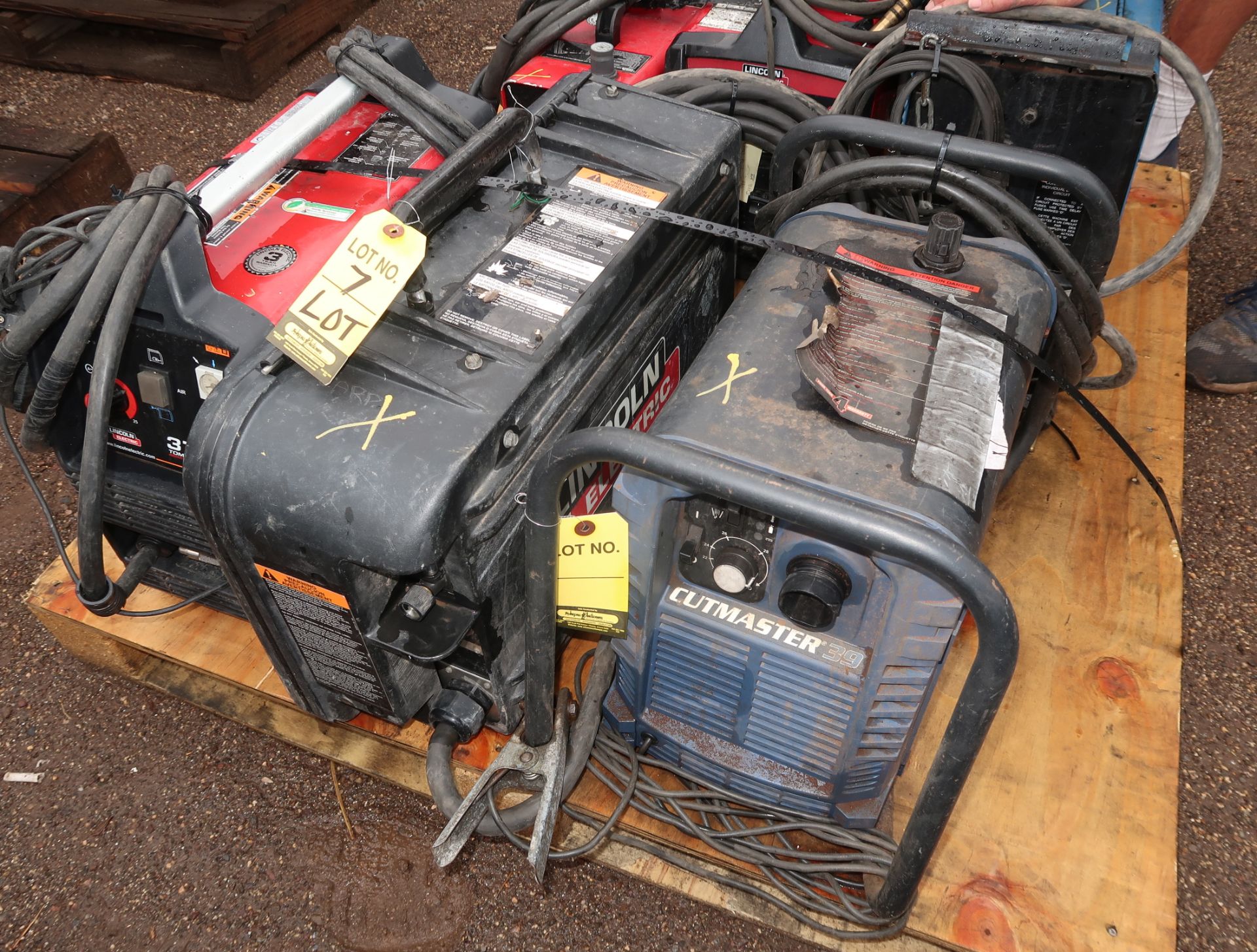 LOT WELDERS & PLASMA CUTTERS; LINCOLN 140 WELD PAK, LINCOLN 375 AIR TOMAHAWK, CUTMASTER 39, - Image 2 of 2