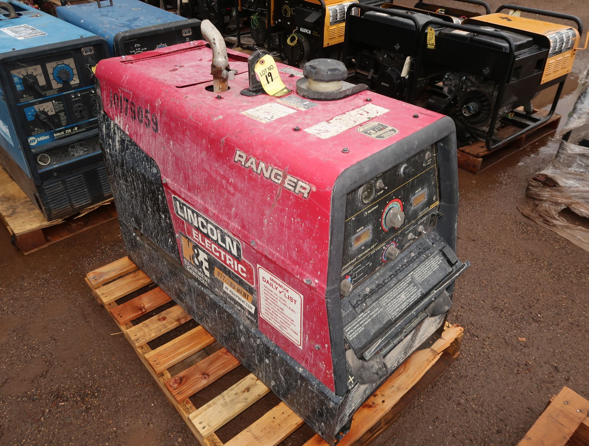 LINCOLN 305G EFI RANGER WELDER/GENERATOR (NEEDS REPAIR)