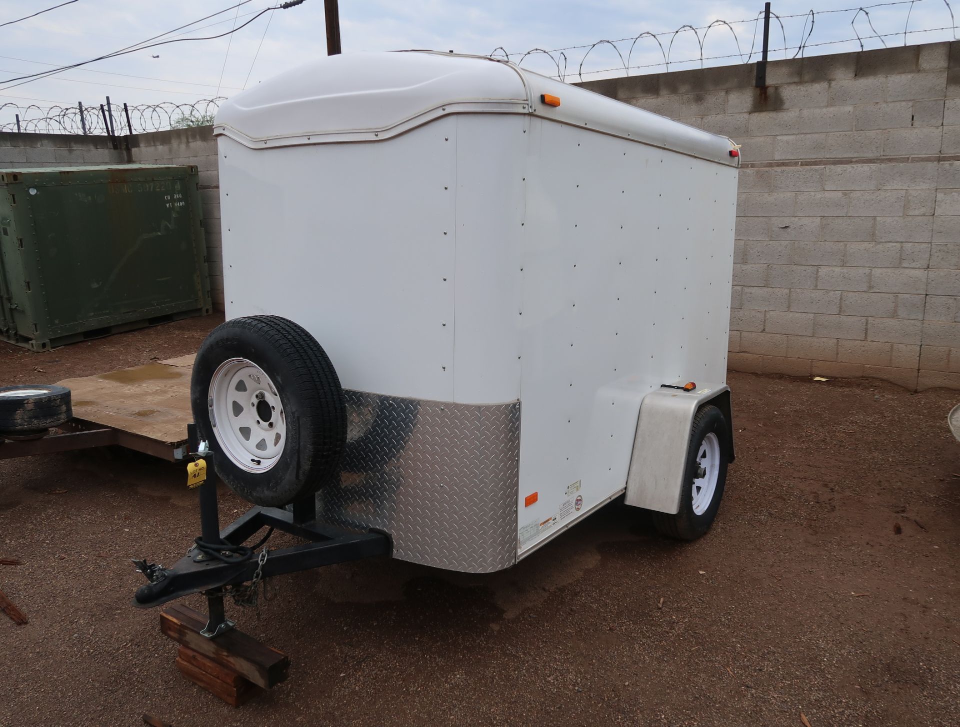 HALLMARK TRAILER SINGLE AXLE 3000LB 2" BALL W/ RAMP DOOR, 8' x 5' x 5.5'