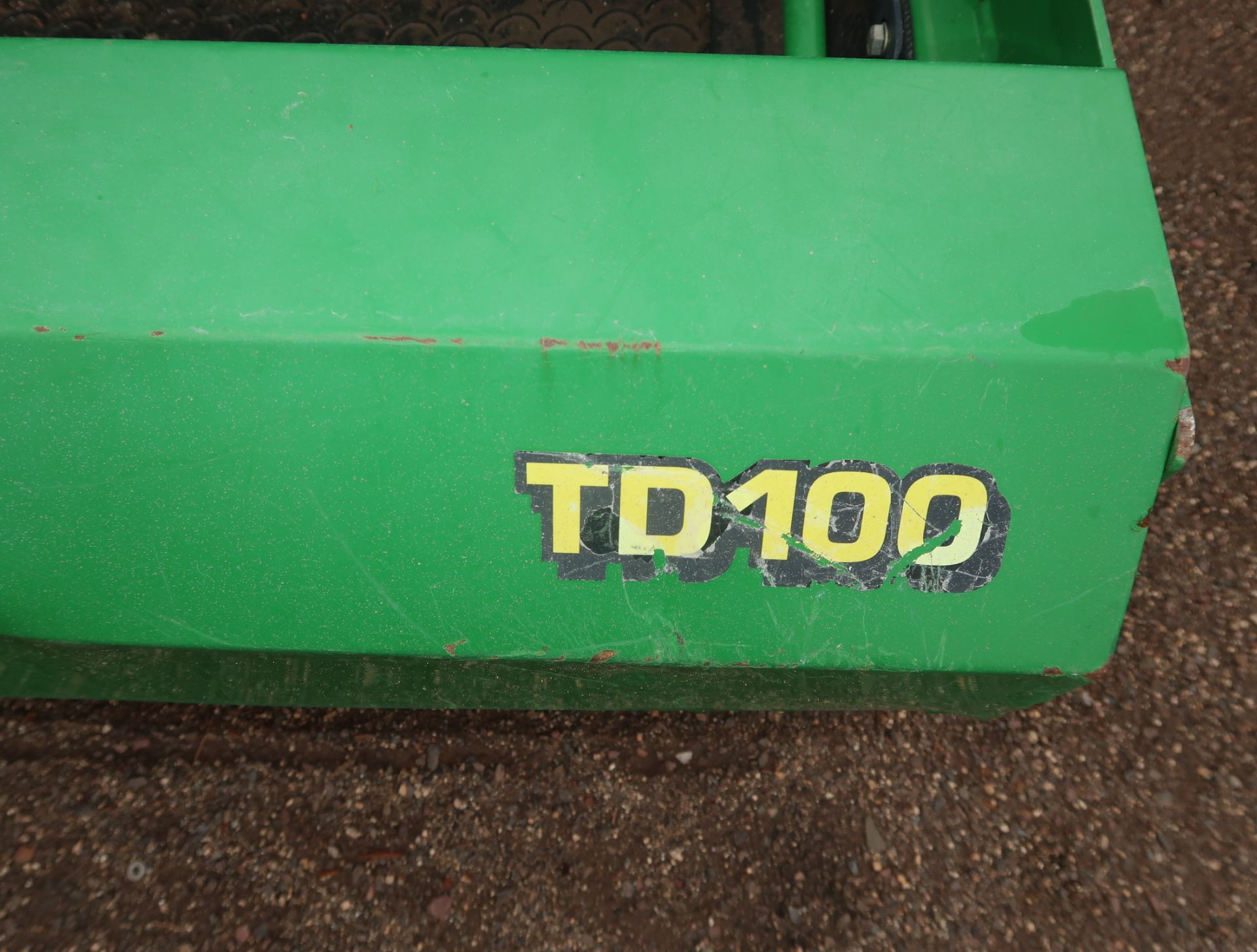 JOHN DEERE TD100 TOP DRESSER - Image 2 of 4