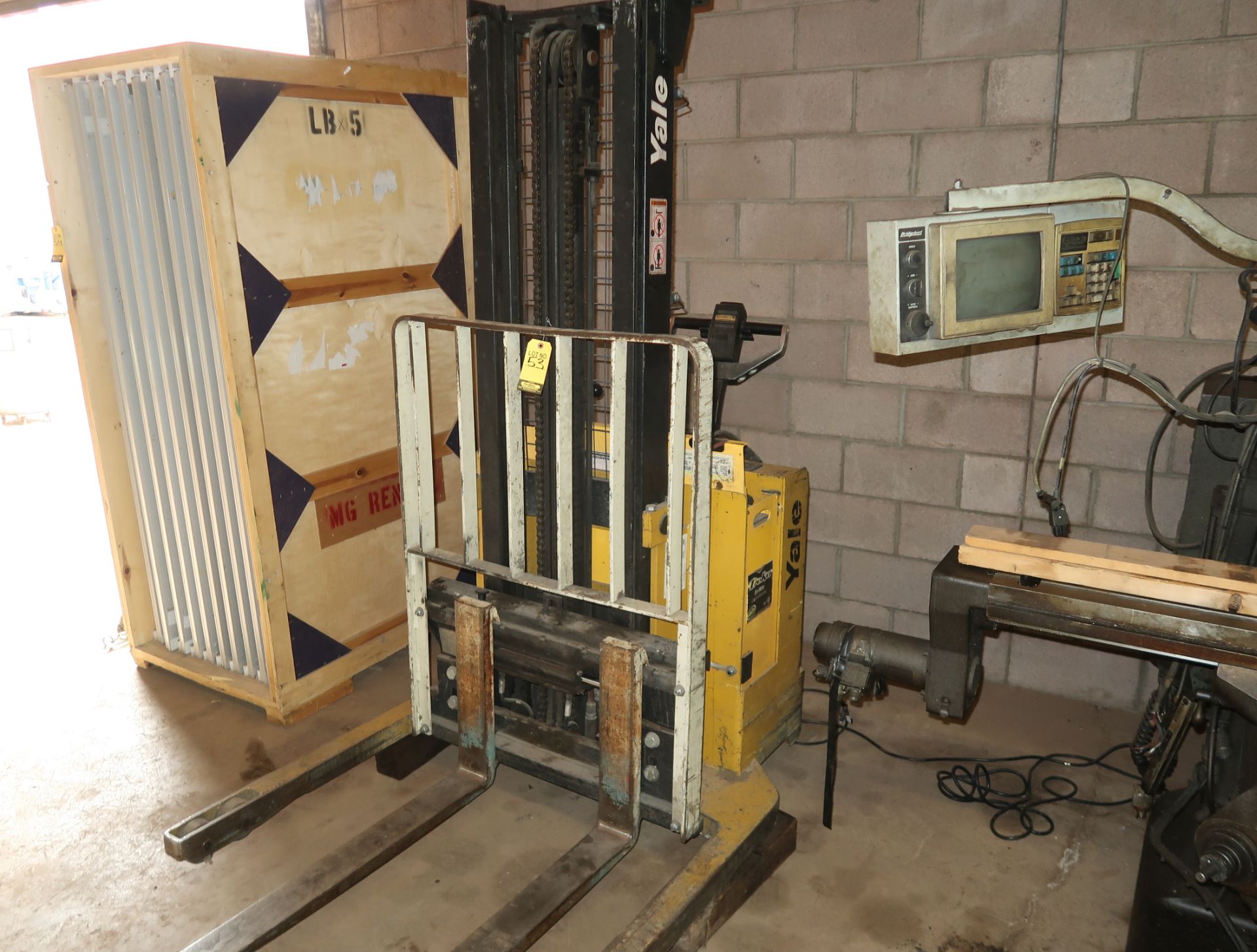 YALE ELECTRIC WALK BEHIND FORKLIFT (NEEDS BATTERY)