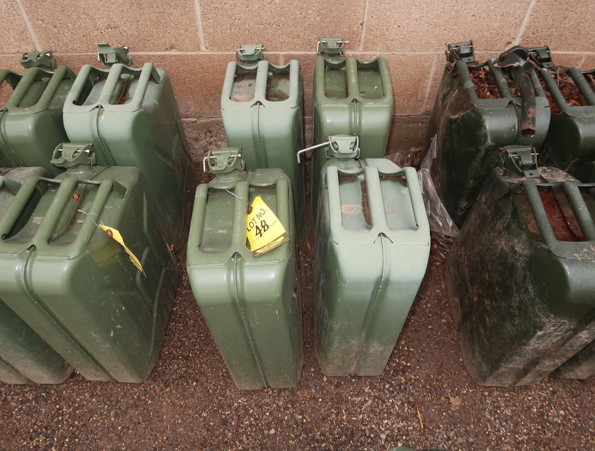 (4) 20L METAL GAS CANS