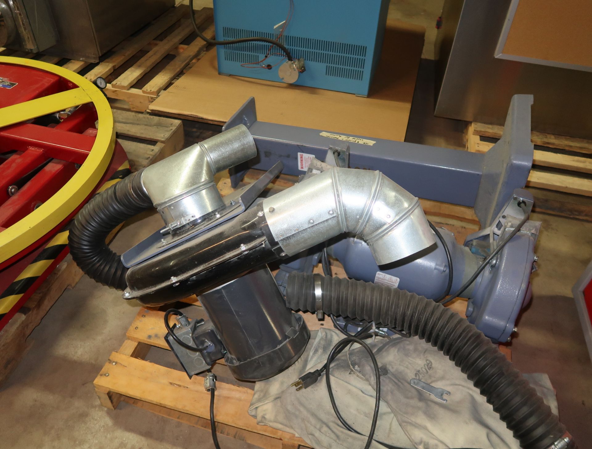 BALDOR .75HP DOUBLE ENDED PEDESTAL GRINDER W/ ACCESSORIES - Image 3 of 3