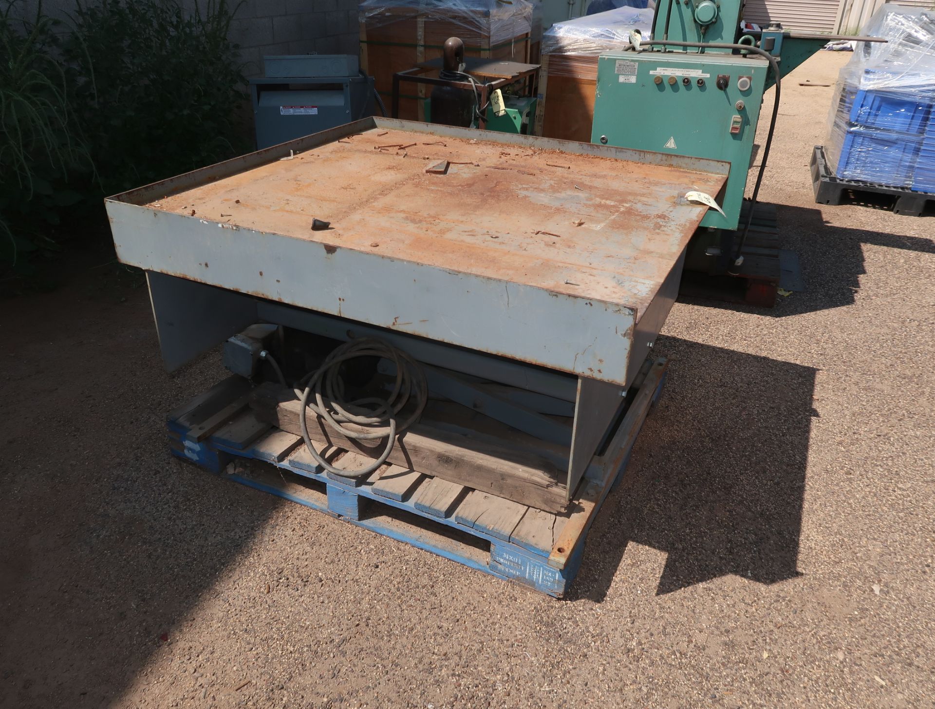 HYDRAULIC SCISSOR LIFT 4'X45" - Image 2 of 2