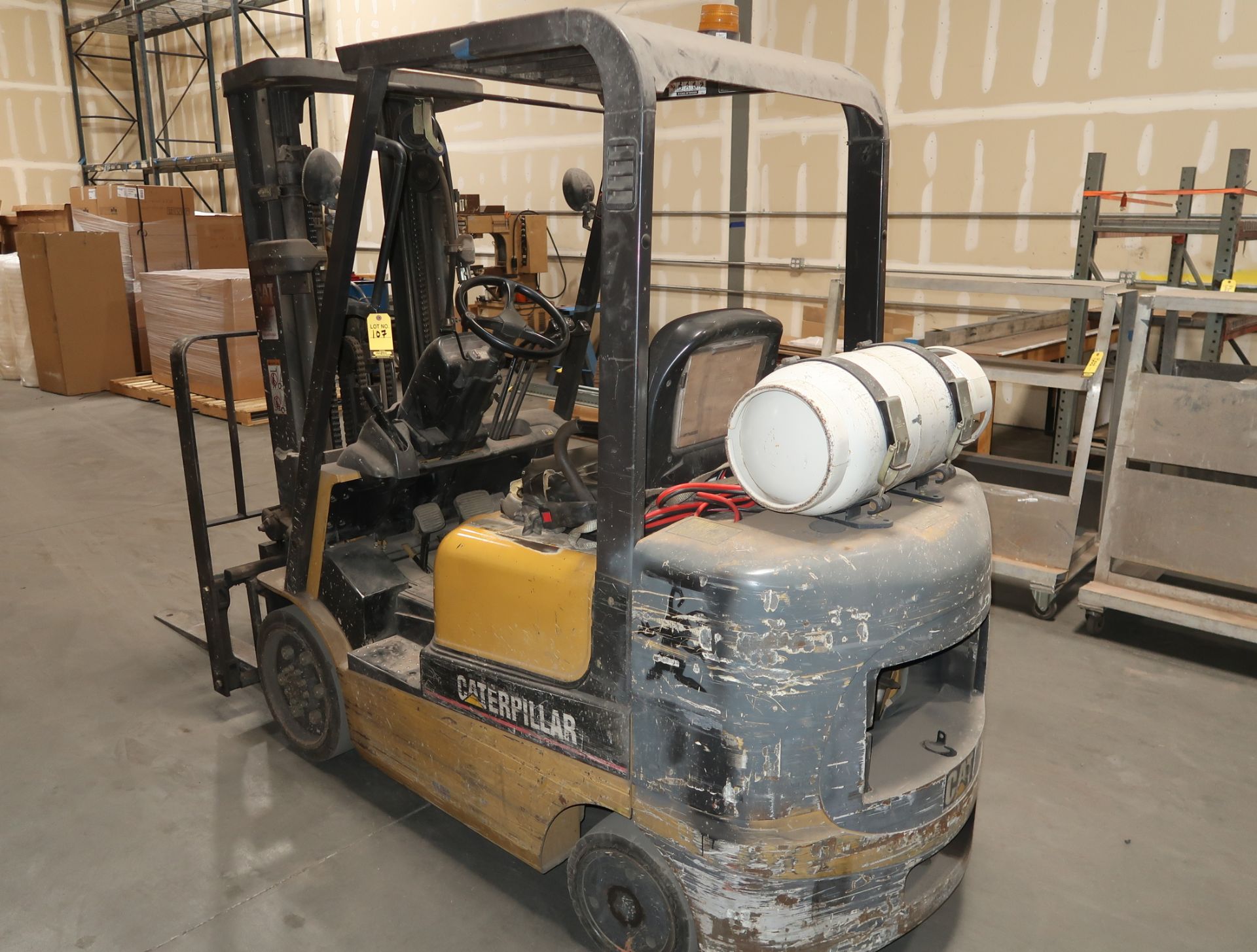 CATERPILLER MDL. GC25K1 5000# PROPANE FORKLIFT, SIDE SHIFT, 2-STAGE MAST, CUSHION TIRE, SN. - Image 6 of 7