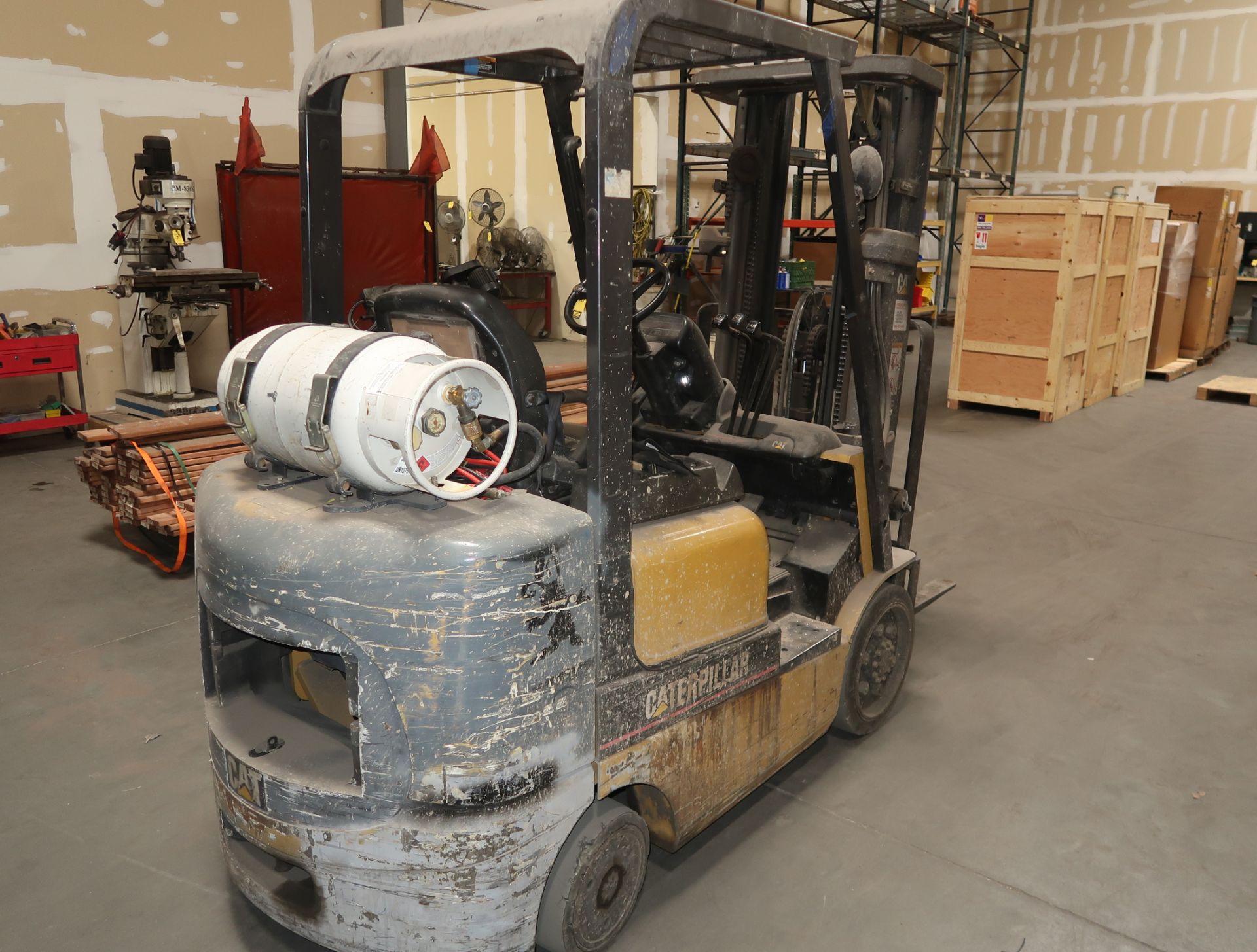 CATERPILLER MDL. GC25K1 5000# PROPANE FORKLIFT, SIDE SHIFT, 2-STAGE MAST, CUSHION TIRE, SN. - Image 5 of 7