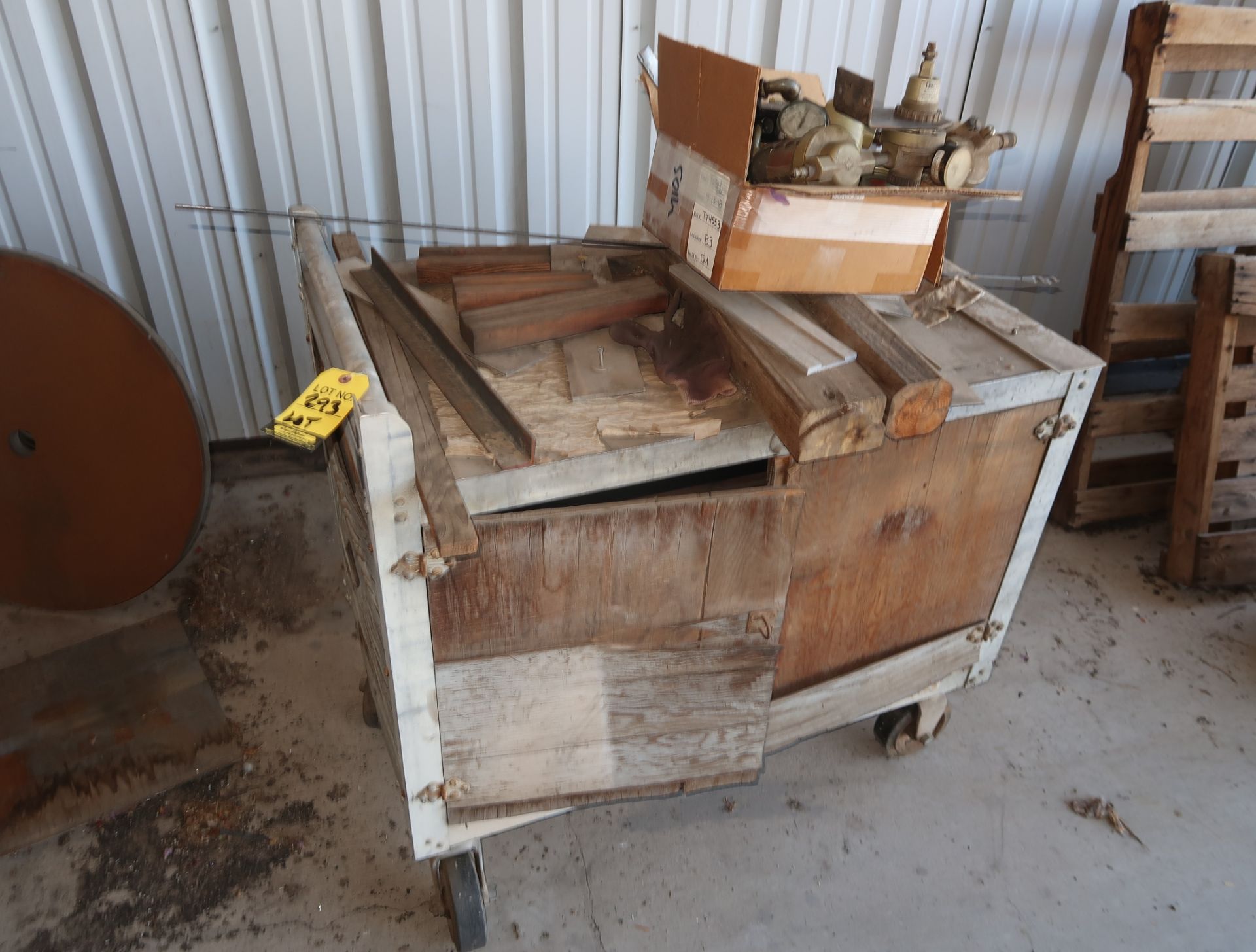 SHOP CART/CABINET (ANTIQUE)