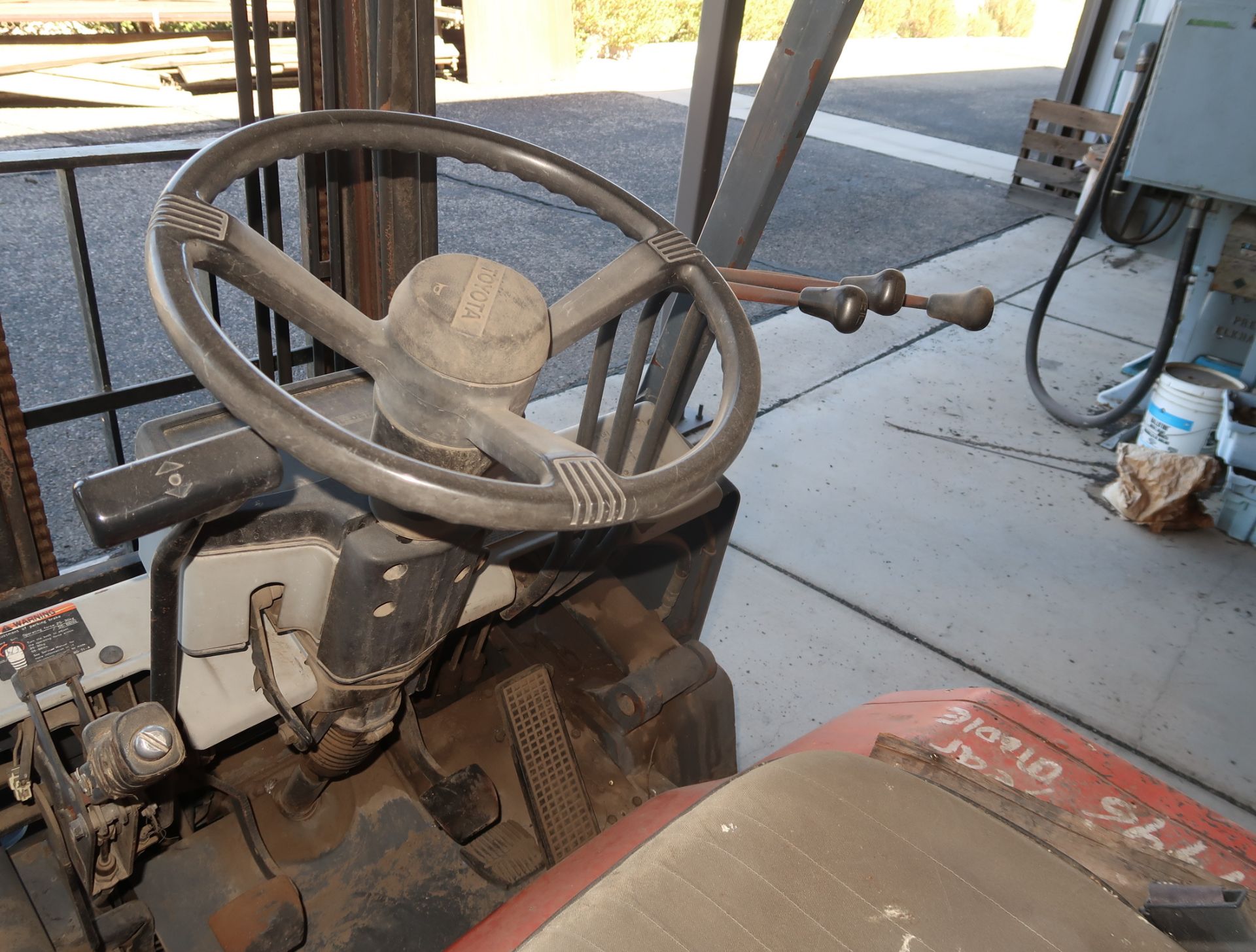 TOYOTA 5000# FORKLIFT, PROPANE, CUSHION TIRE, 2-STAGE MAST, SIDE-SHIFT - Image 2 of 5