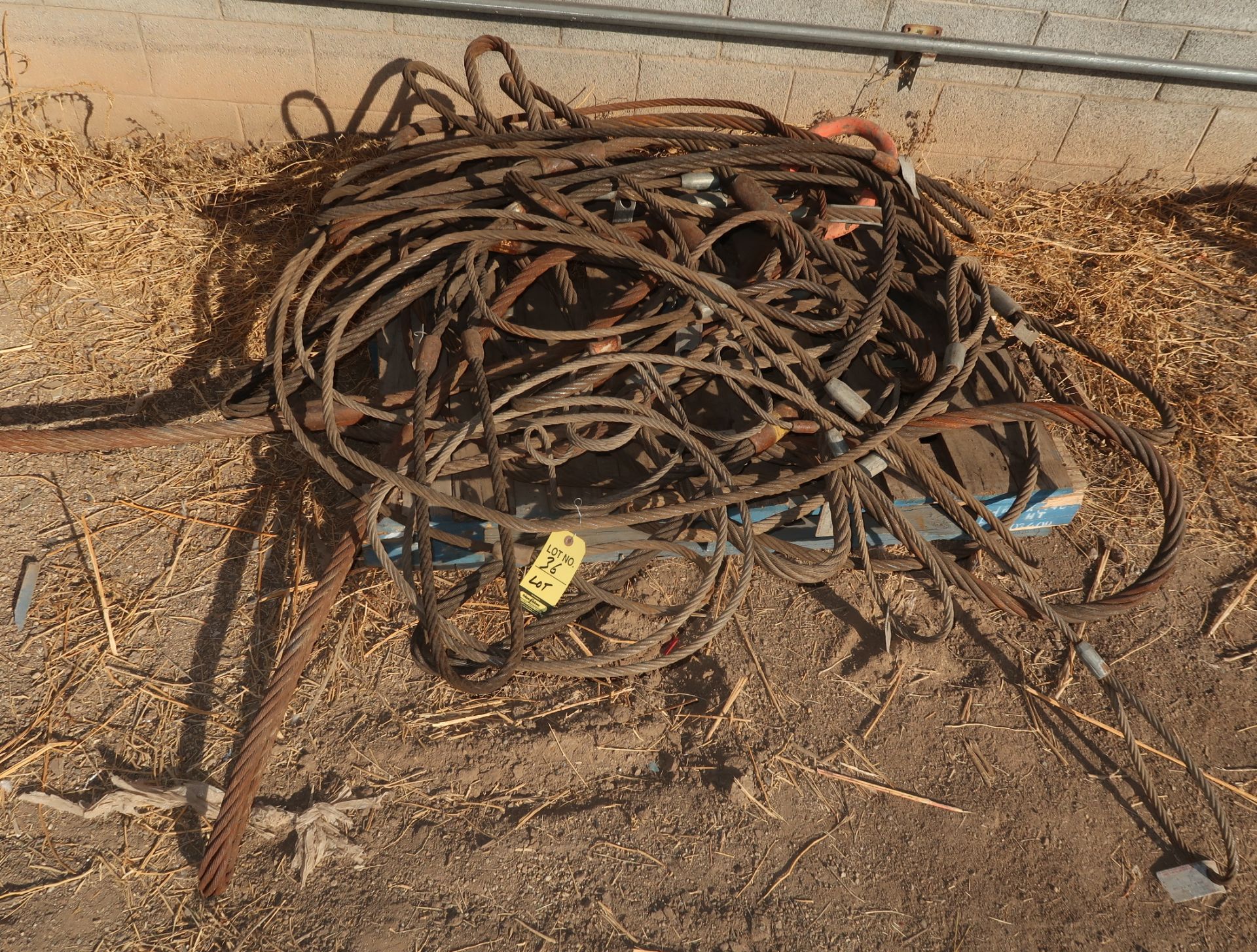 LOT WIRE ROPE SLINGS