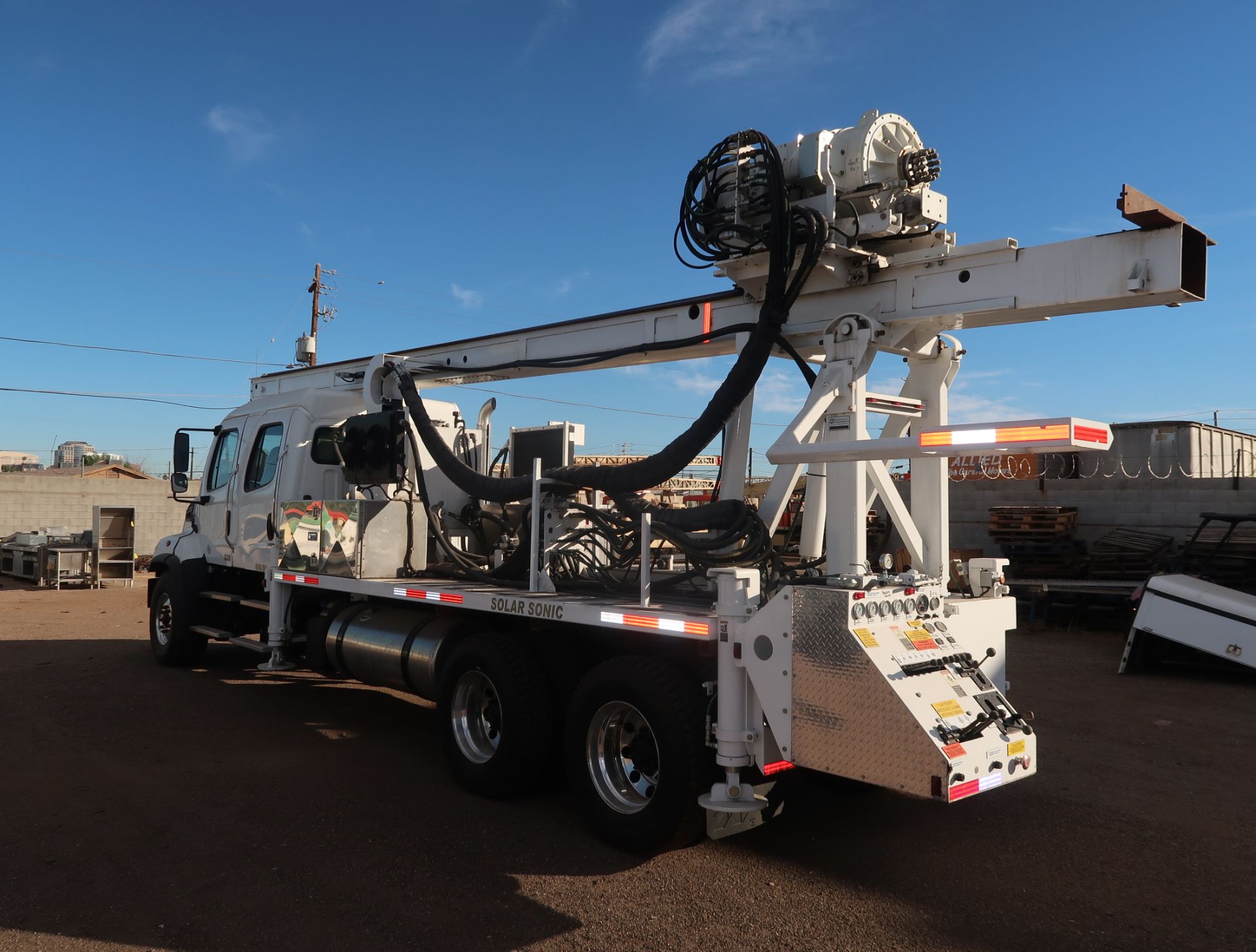 2018 GUS PECH SOLAR SONIC DRILL RIG SN. 131GPSS26CU4817, MOUNTED ON 2018 FREIGHTLINER 114SD DUAL - Image 4 of 28