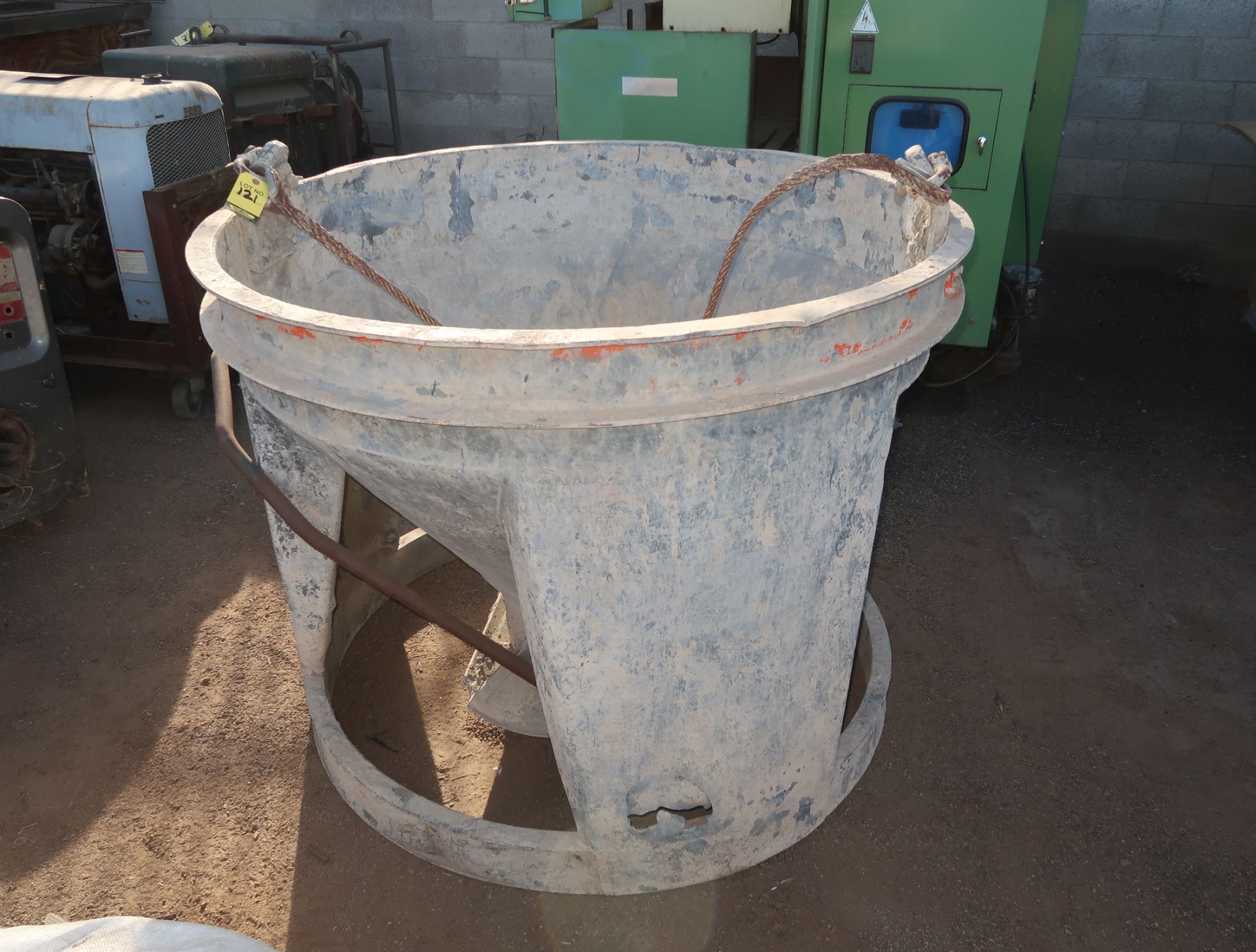 BOTTOM GATE CONCRETE BUCKET