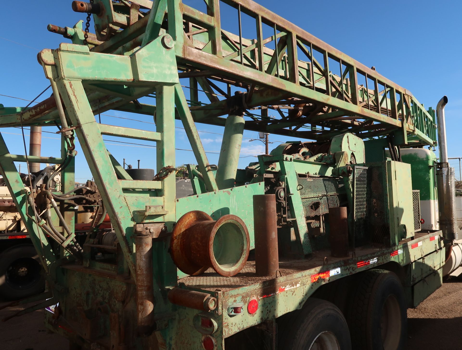 50-TON CAMELBACK PUMP HOIST RIG, MOUNTED ON 1979 KENWORTH TANDEM AXLE TRUCK, VIN. 1722661SGL ( - Image 3 of 6