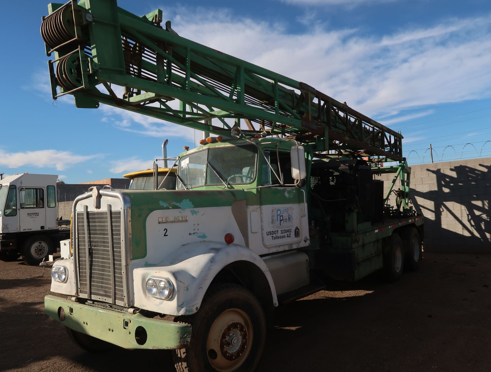 50-TON CAMELBACK PUMP HOIST RIG, MOUNTED ON 1979 KENWORTH TANDEM AXLE TRUCK, VIN. 1722661SGL ( - Image 6 of 6