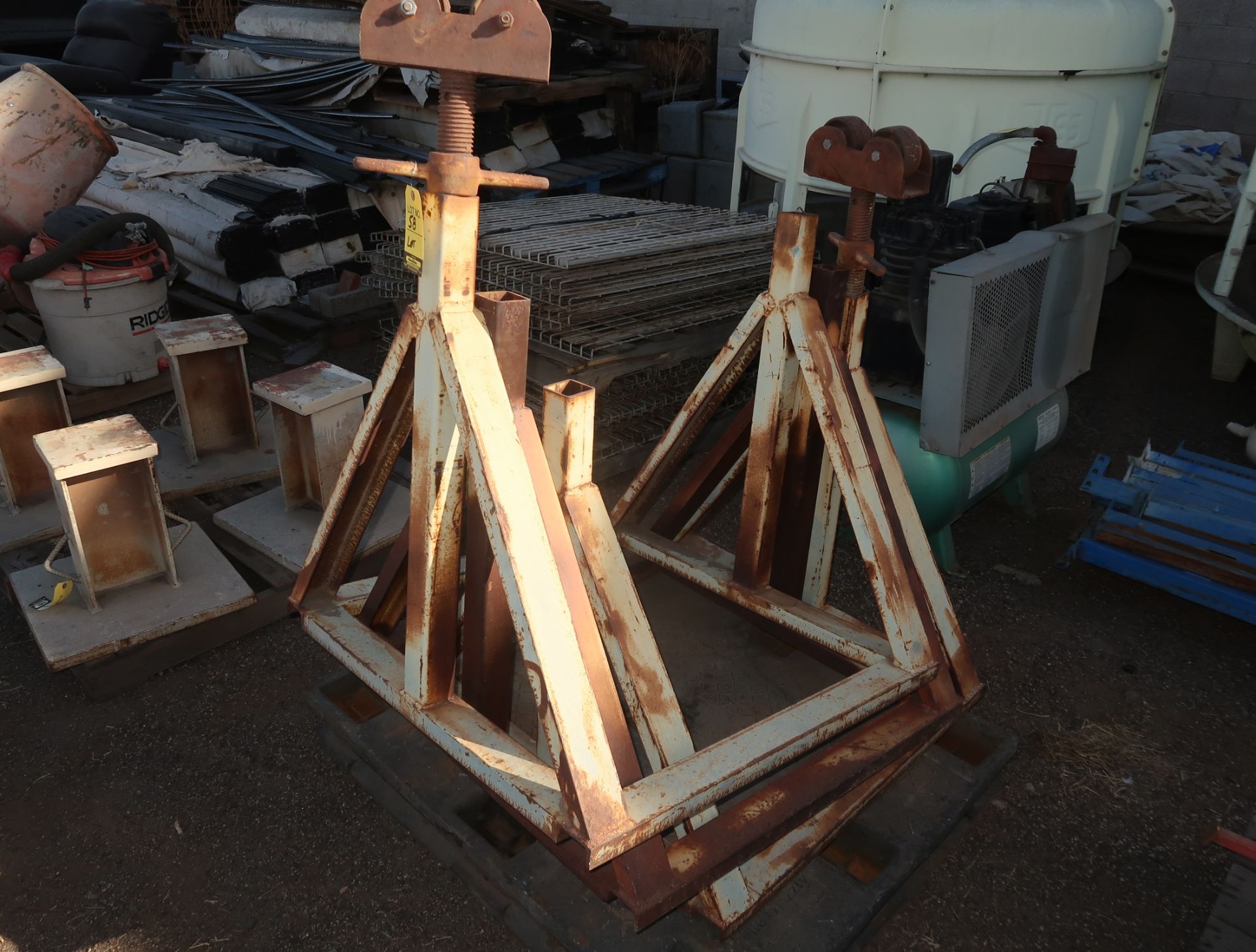 LOT PIPE STANDS