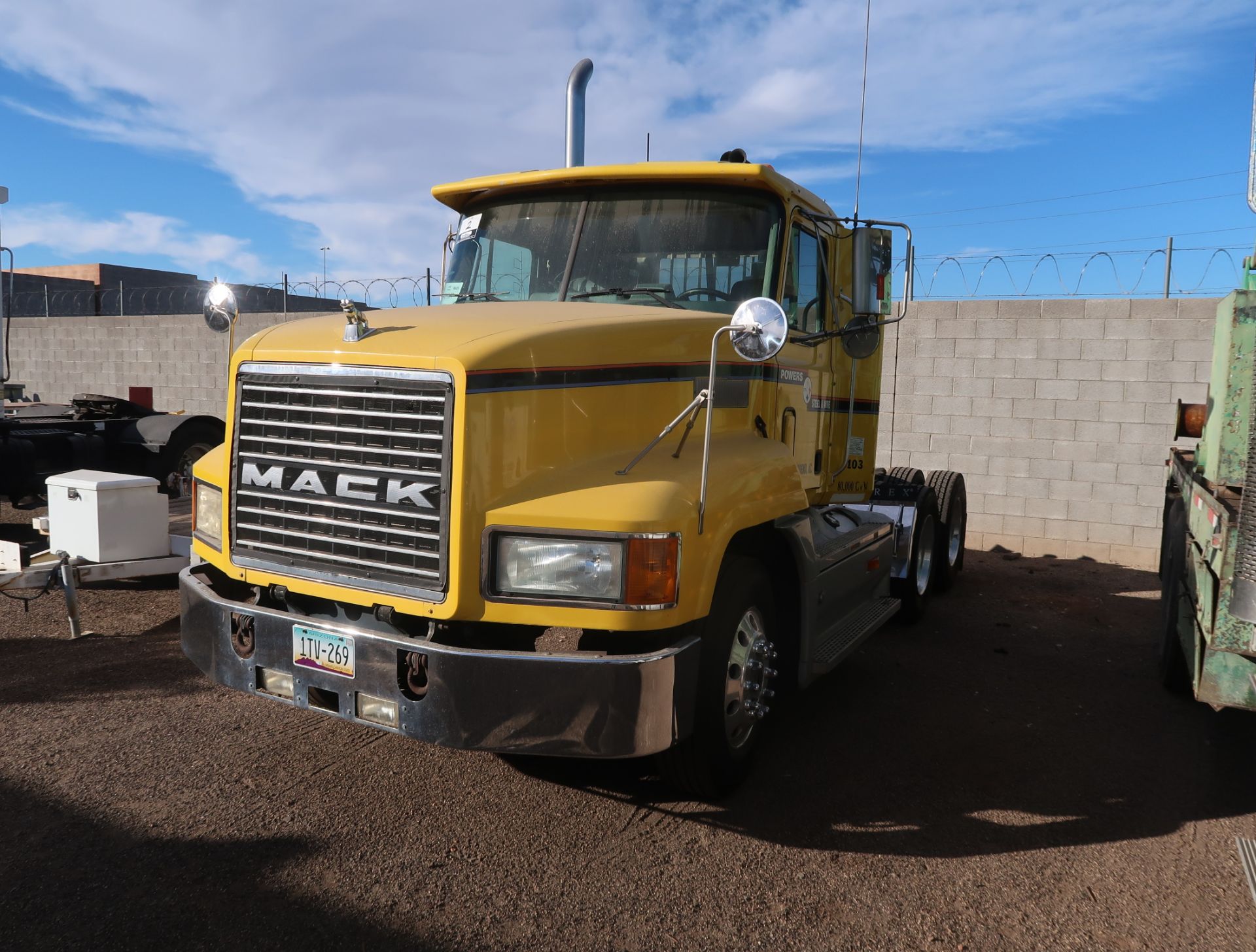 1998 MACK CH613 TANDEM AXLE TRUCK TRACTOR W/ WET KIT, DAY CAB, MAXTORQUE T2090 9-SP TRANS, - Image 2 of 15