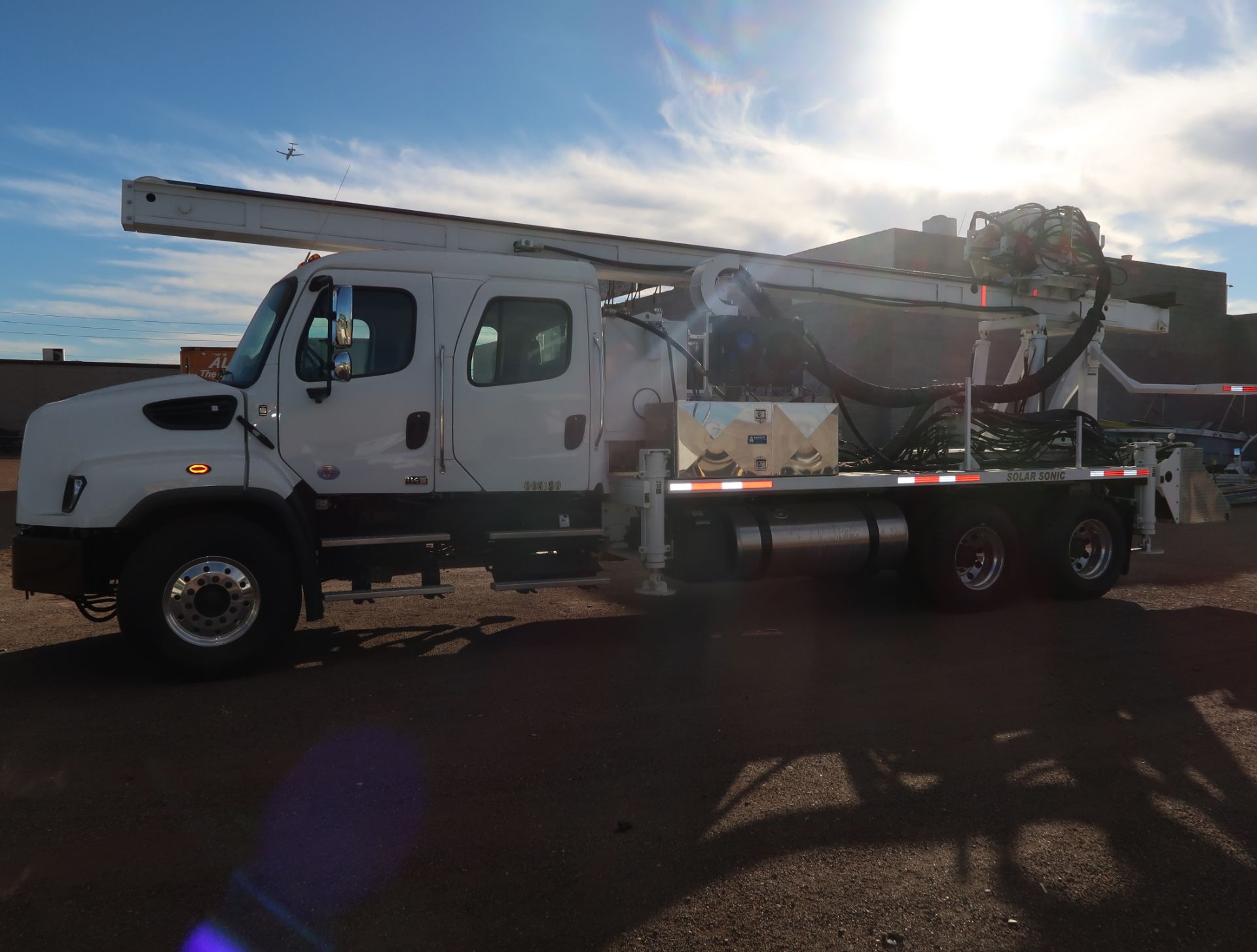 2018 GUS PECH SOLAR SONIC DRILL RIG SN. 131GPSS26CU4817, MOUNTED ON 2018 FREIGHTLINER 114SD DUAL - Image 3 of 28
