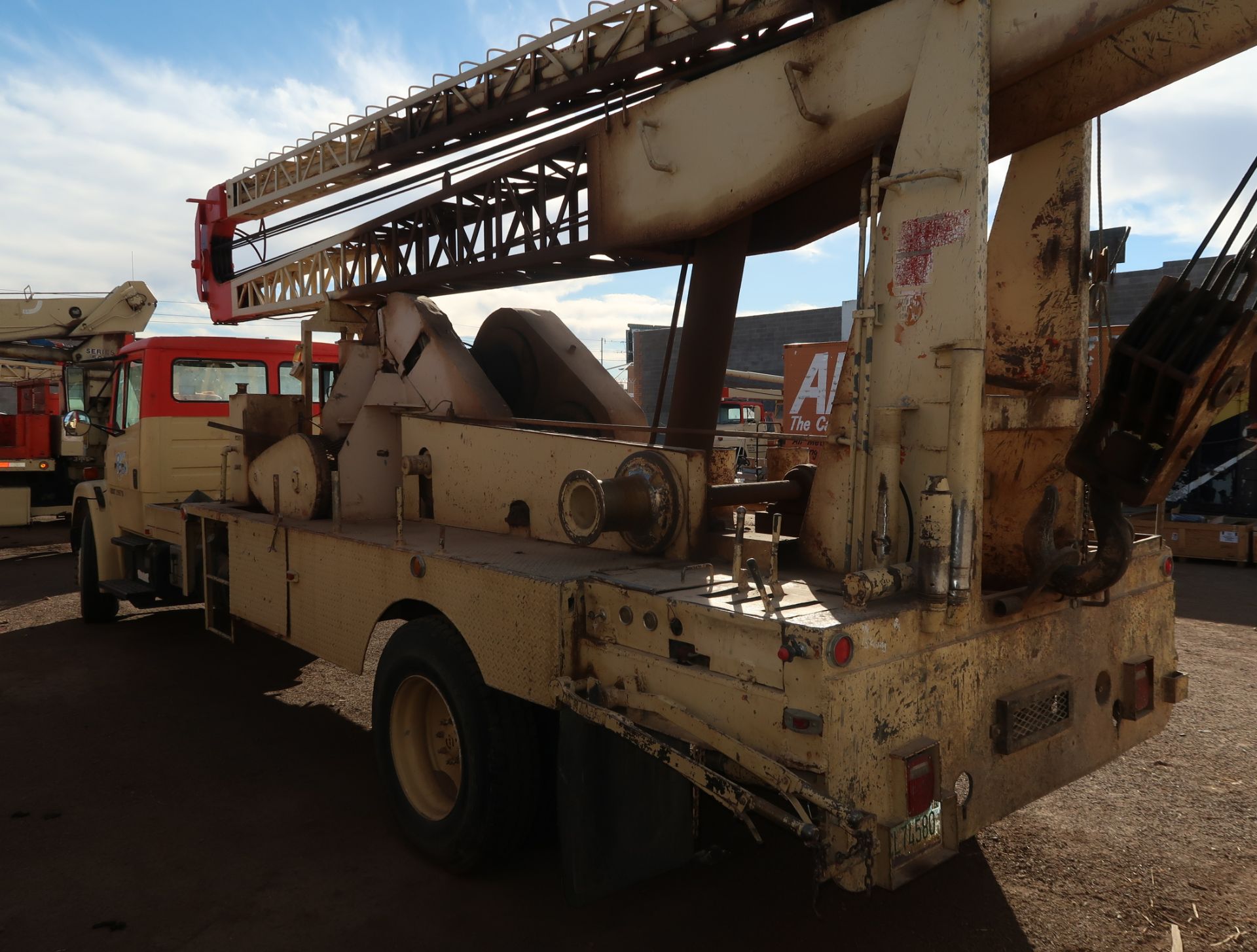 50-TON CAMELBACK PUMP HOIST RIG, MOUNTED ON 1994 FREIGHTLINER FL-70, VIN. 1FV6HFAA6SL834468 (WORKING - Image 6 of 7