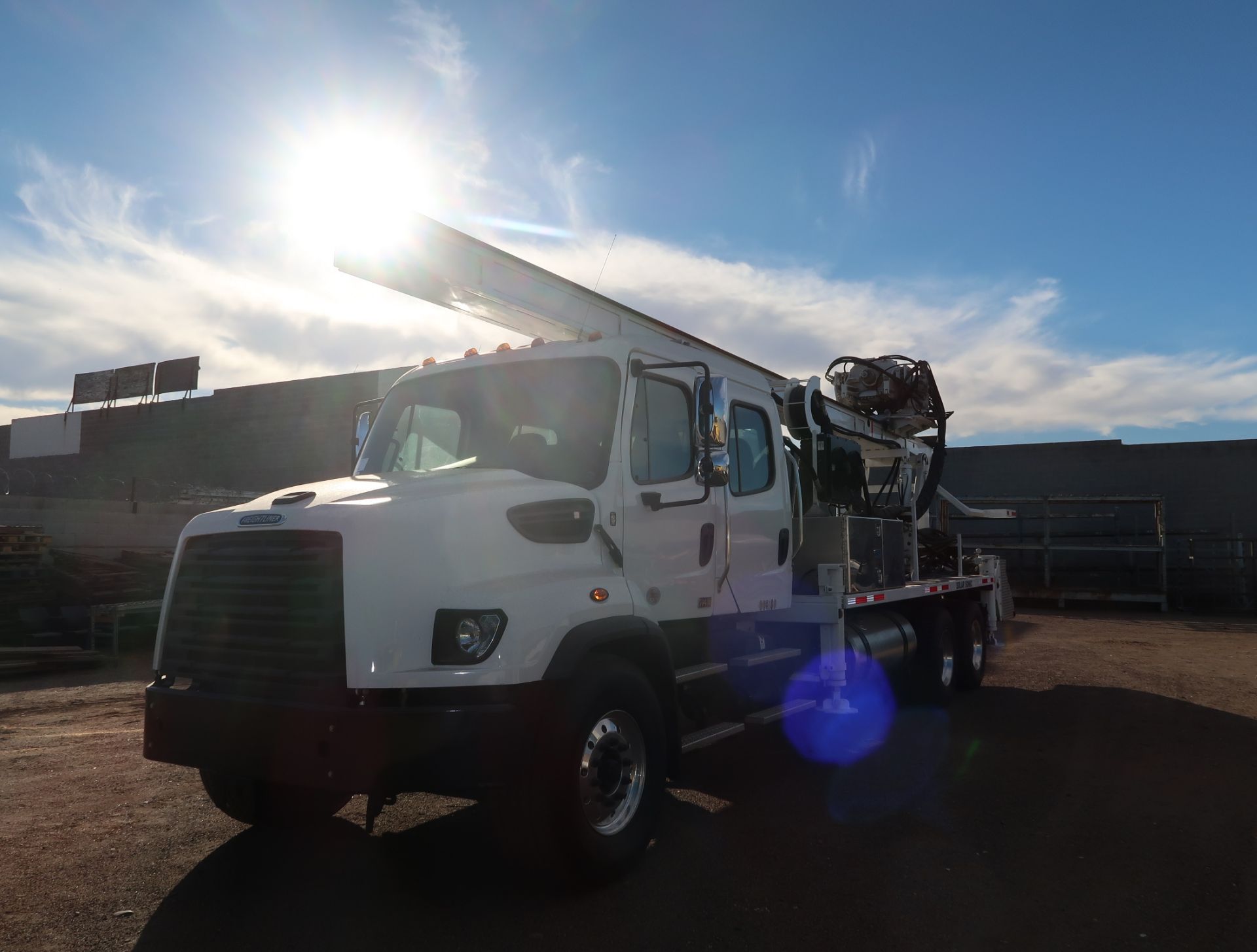 2018 GUS PECH SOLAR SONIC DRILL RIG SN. 131GPSS26CU4817, MOUNTED ON 2018 FREIGHTLINER 114SD DUAL - Image 2 of 28