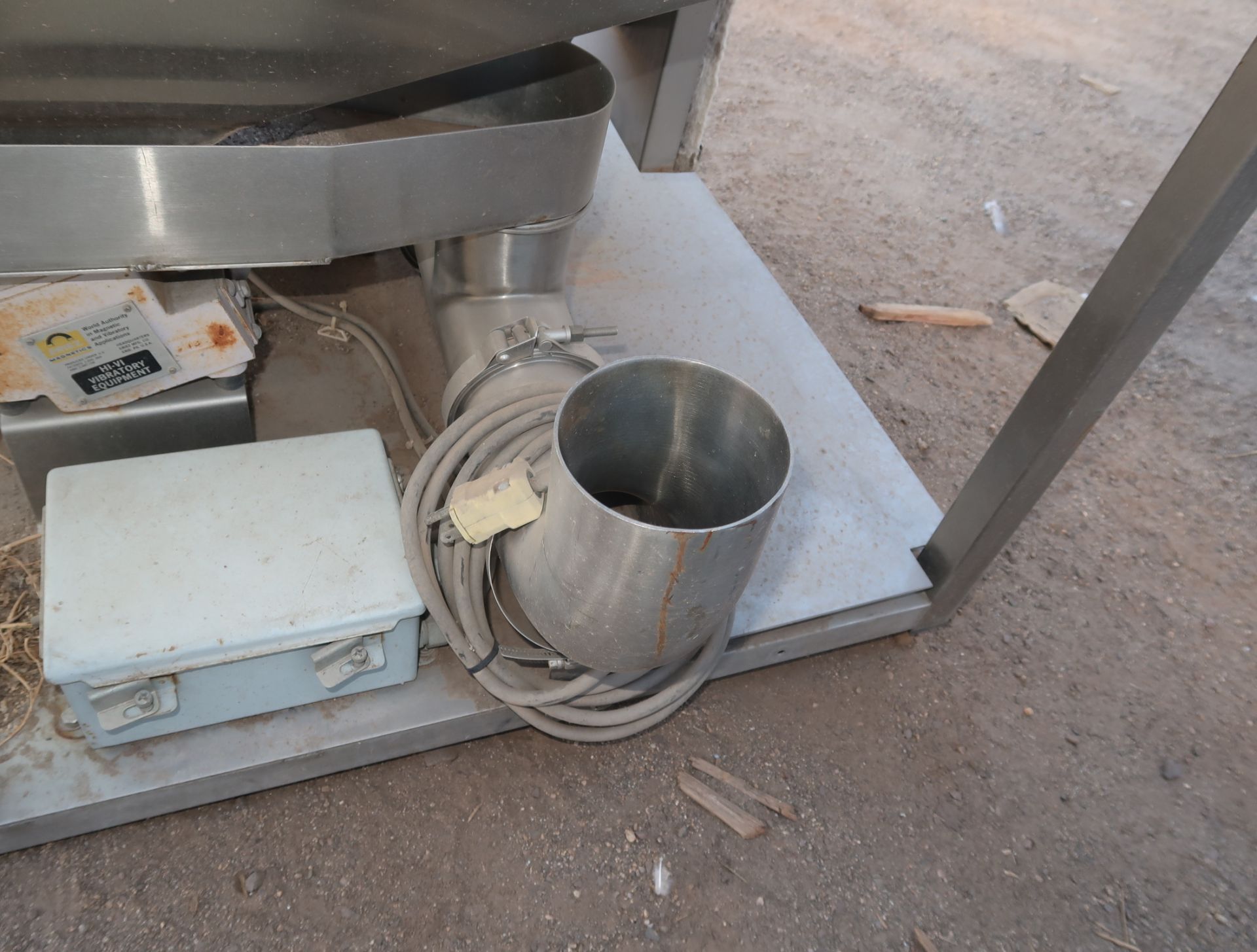 SS HOPPER/FEEDER, VIBRATORY FEEDER W/BLOWER - Image 2 of 3