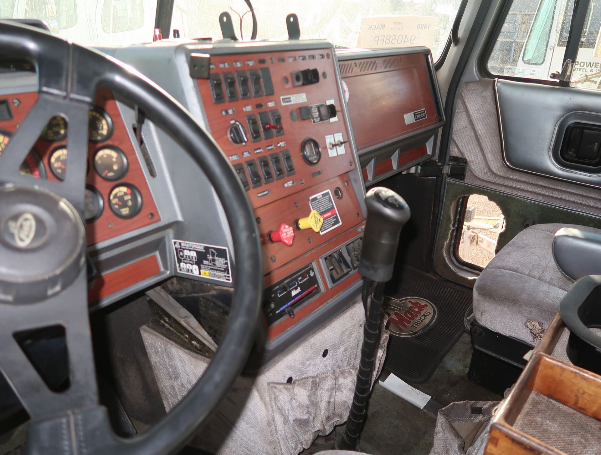 1998 MACK CH613 TANDEM AXLE TRUCK TRACTOR W/ WET KIT, DAY CAB, MAXTORQUE T2090 9-SP TRANS, - Image 7 of 15