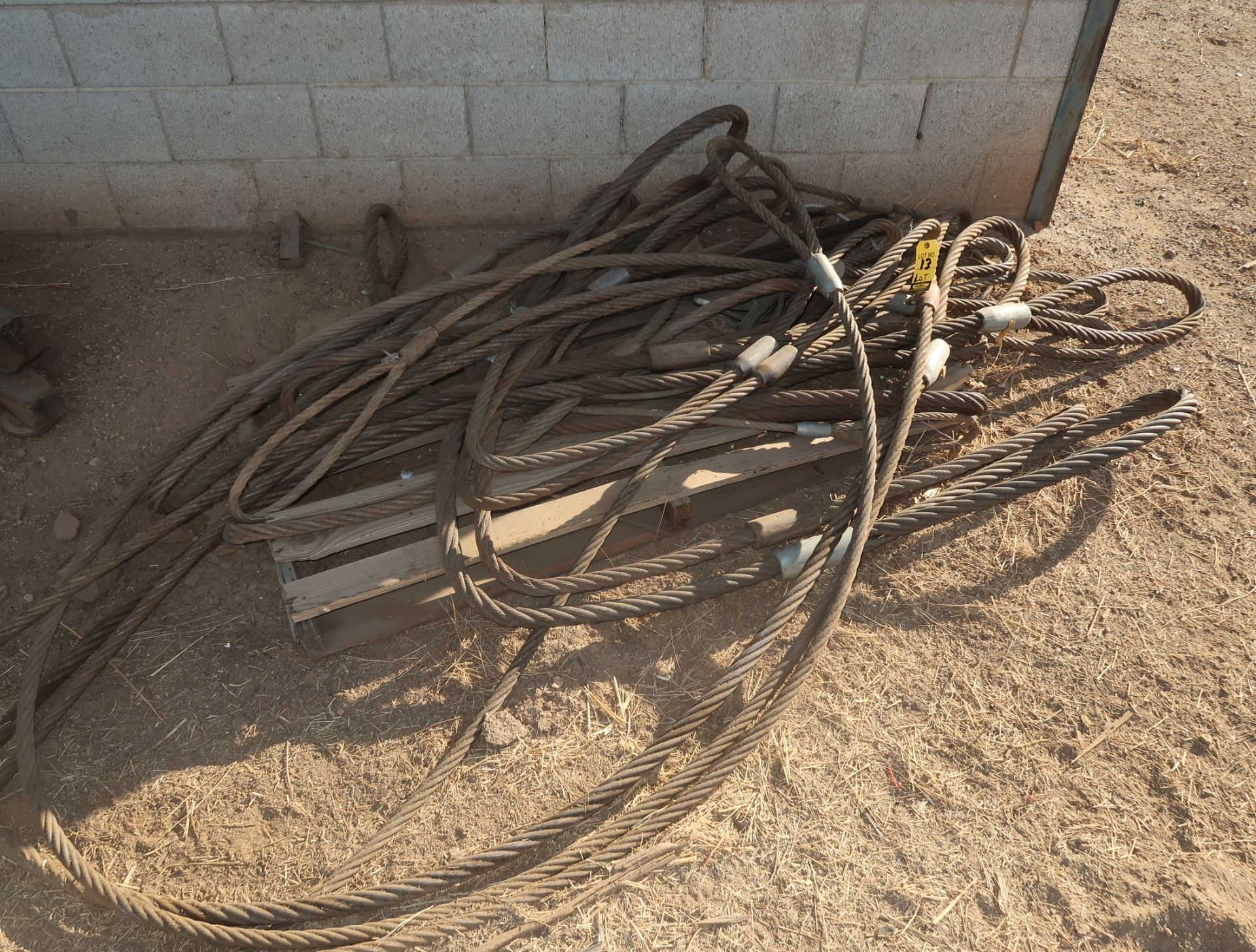 LOT WIRE ROPE SLINGS