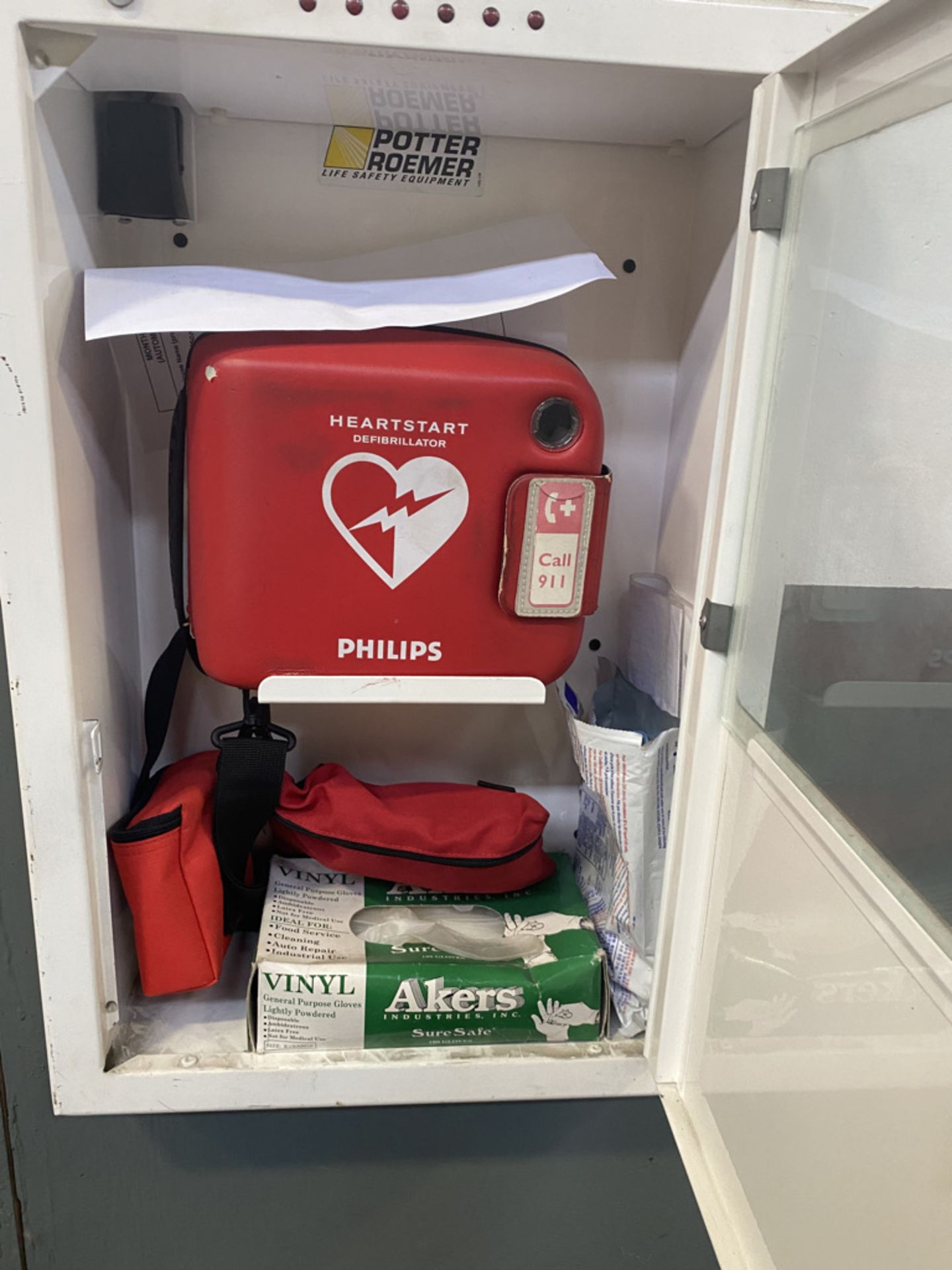 Phillips Heart start Defibrillator with box. ( no certification is given or implied) - Image 2 of 2