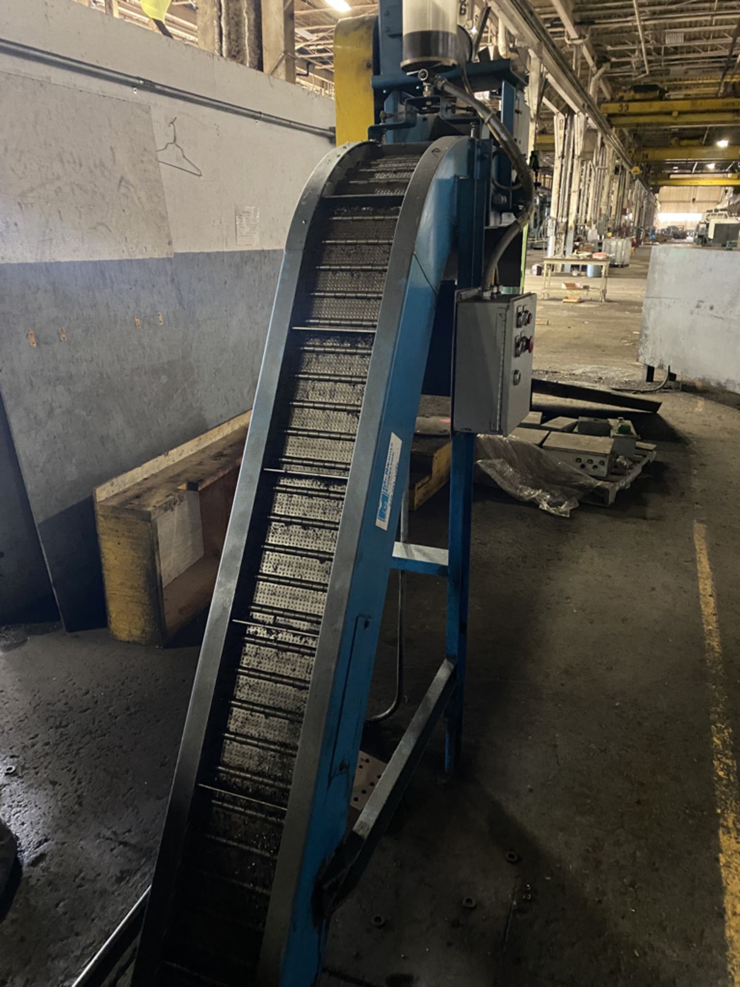McNichols MFG Motorized magnetic scrap conveyor - Bild 2 aus 5