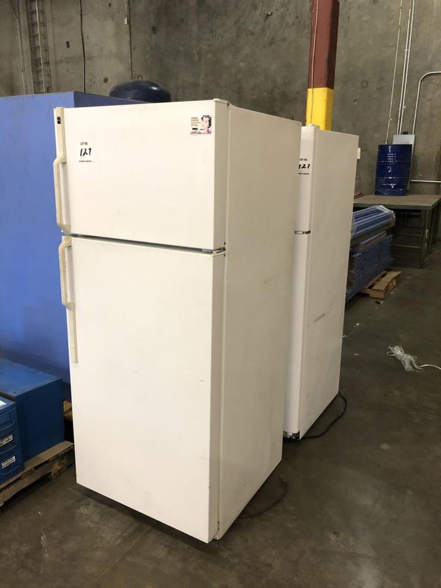 (LOT) 2 REFRIDGERATORS